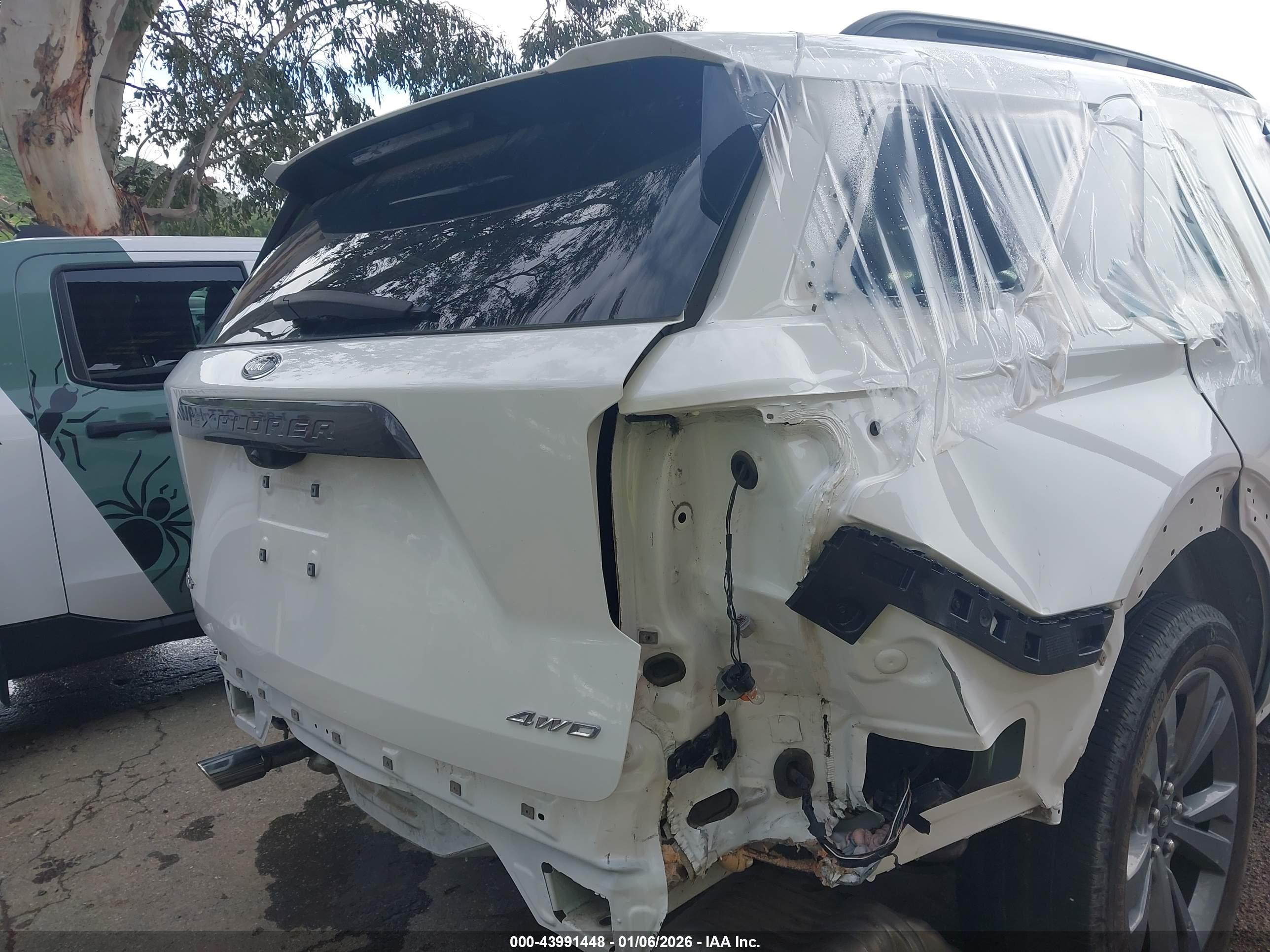 FORD EXPLORER image 6