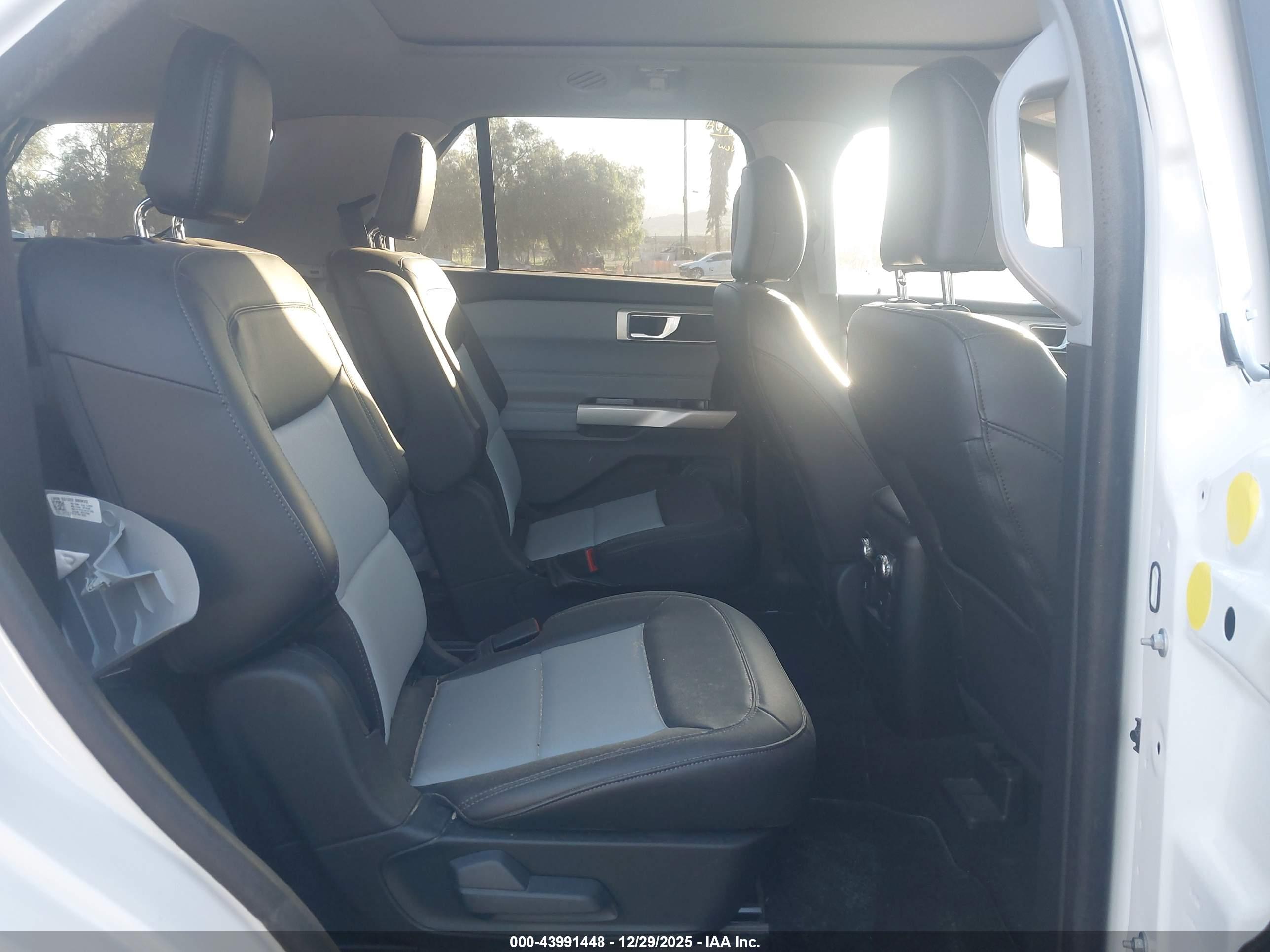 FORD EXPLORER image 8
