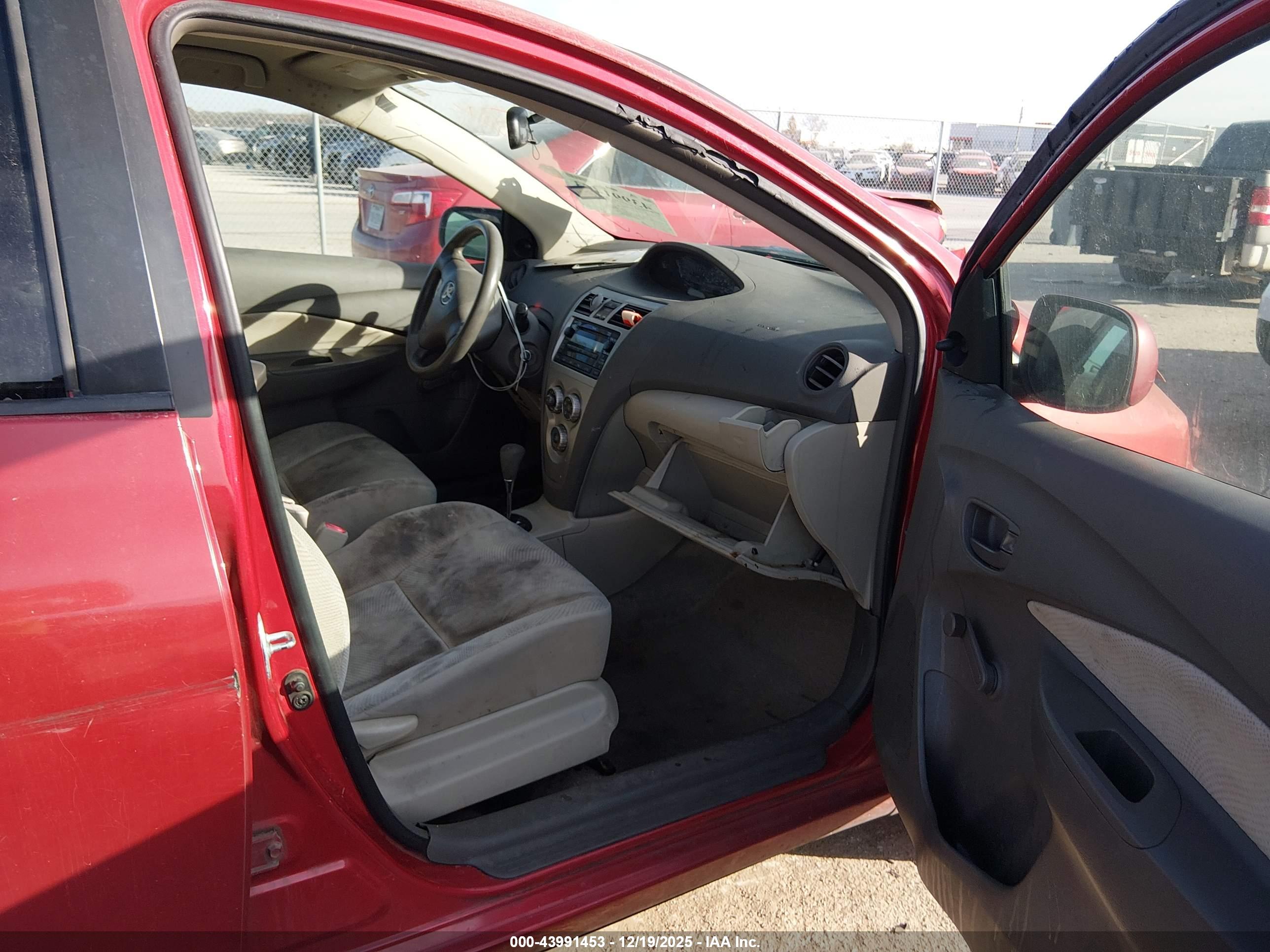 TOYOTA YARIS image 5