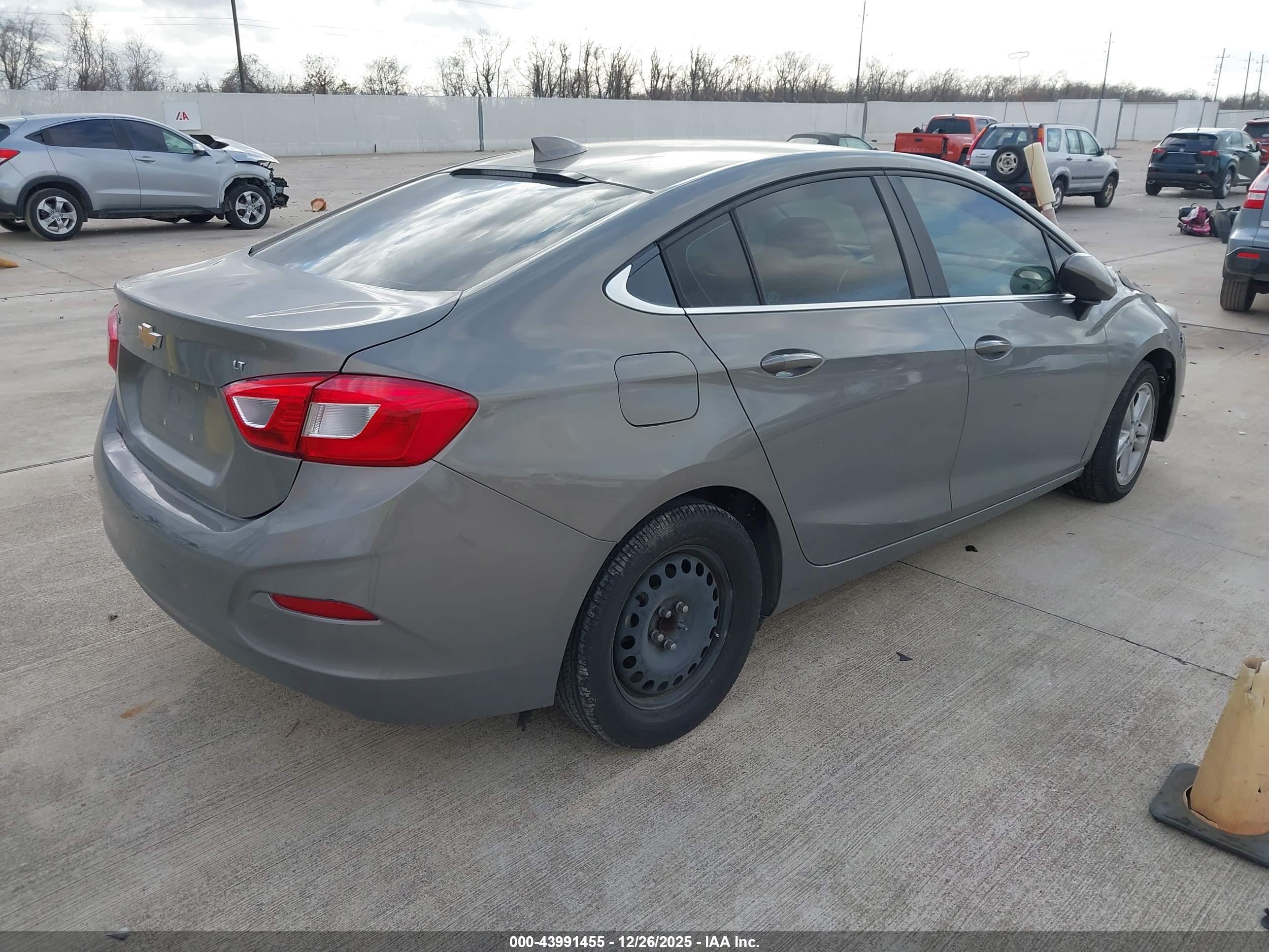 CHEVROLET CRUZE image 4