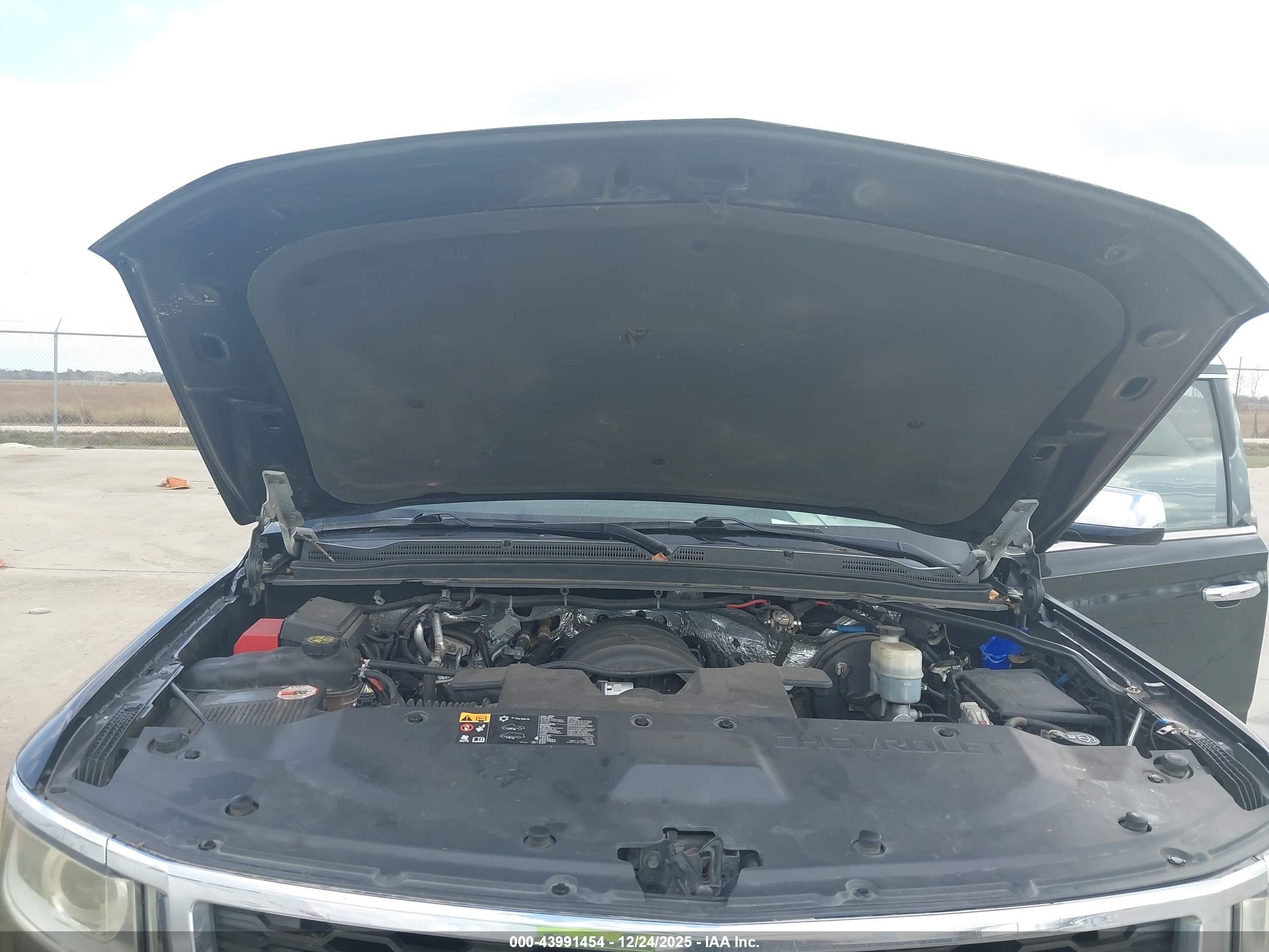 CHEVROLET TAHOE image 10