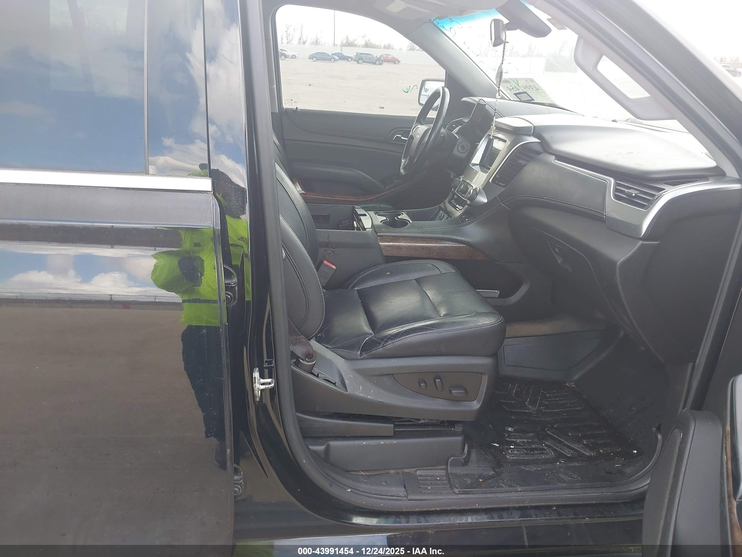 CHEVROLET TAHOE image 5