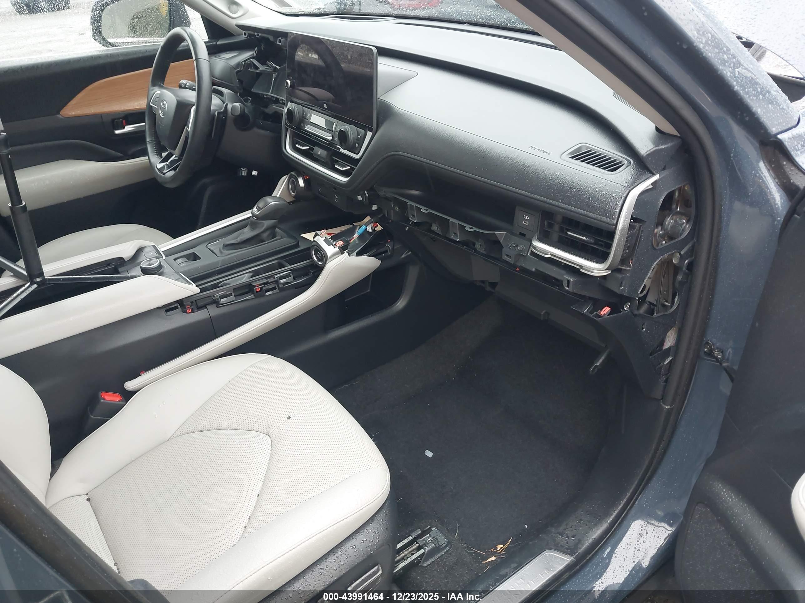TOYOTA GRAND image 5