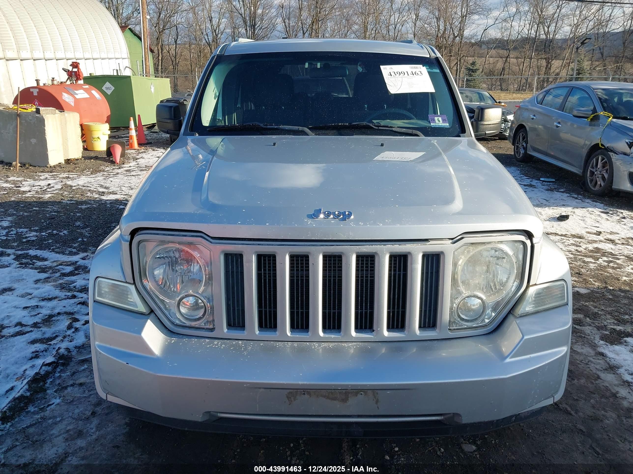 JEEP LIBERTY image 6