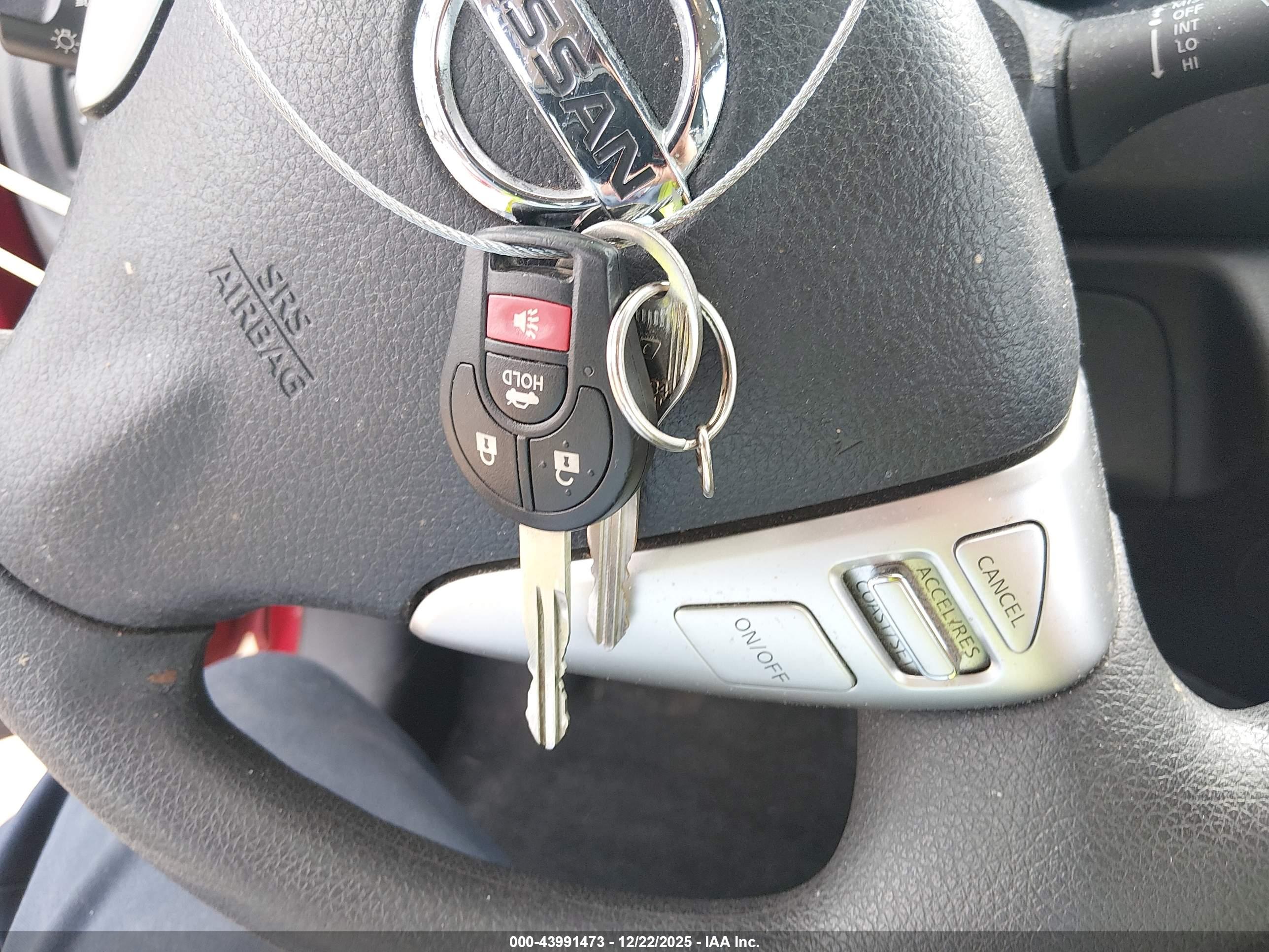NISSAN VERSA image 11