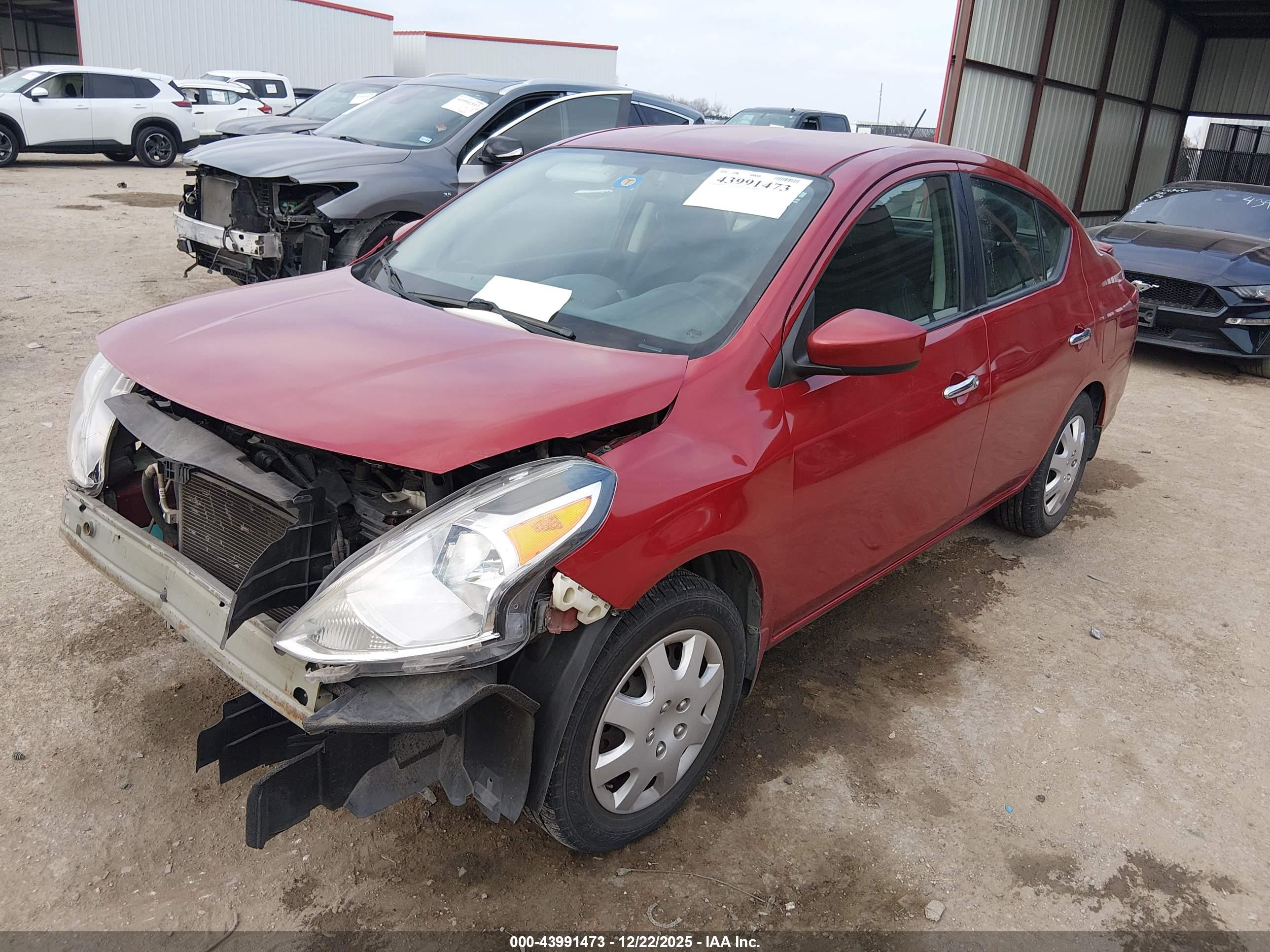 NISSAN VERSA image 2