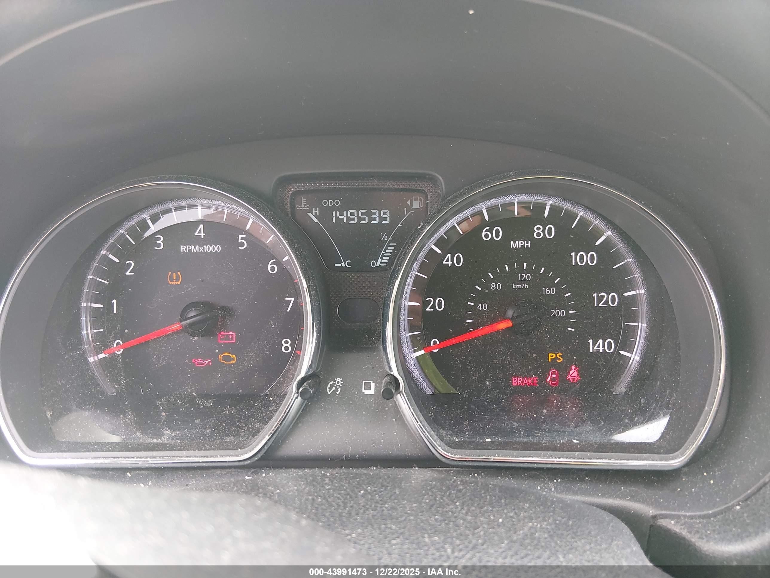 NISSAN VERSA image 7