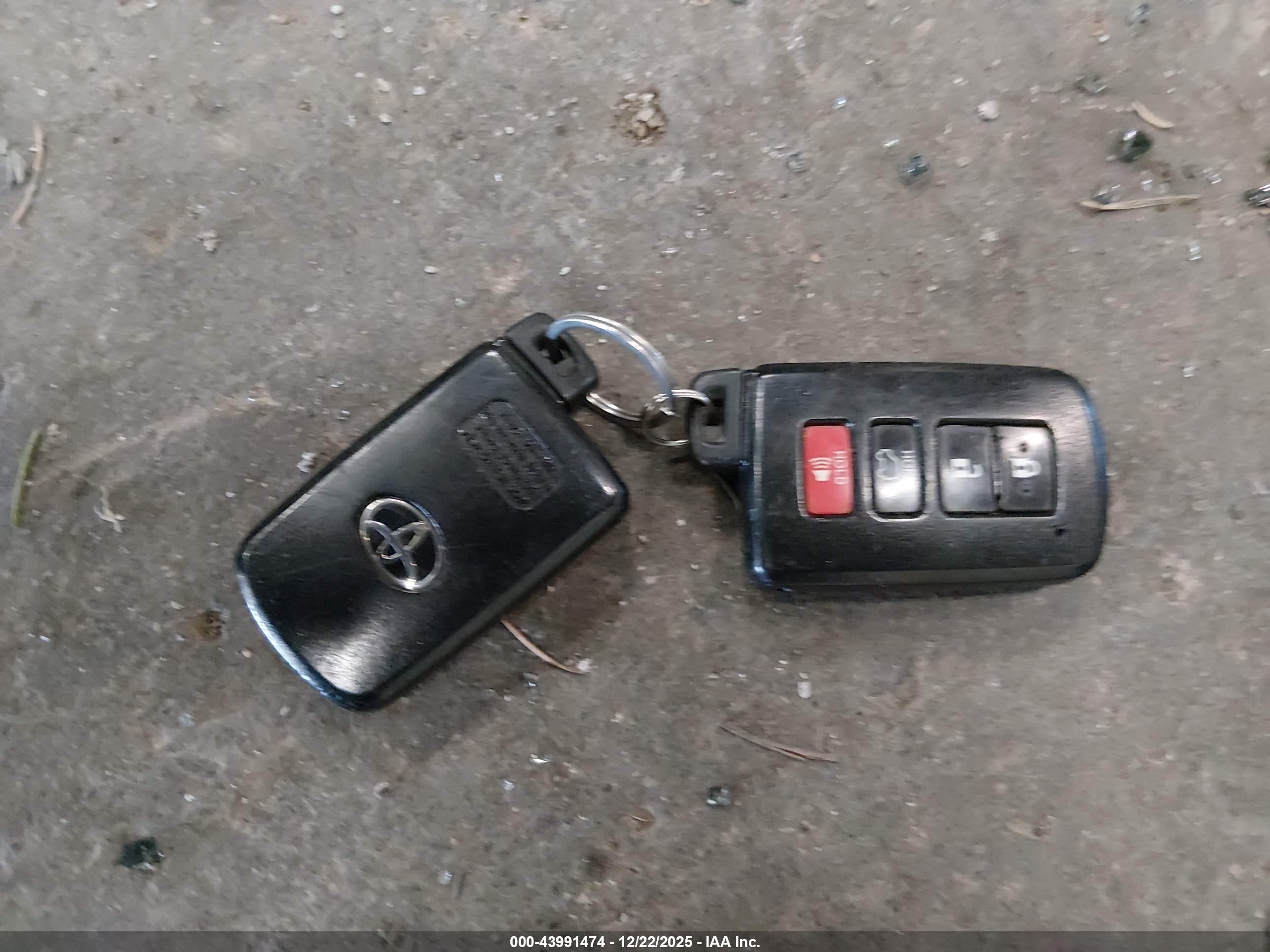 TOYOTA RAV4 image 11