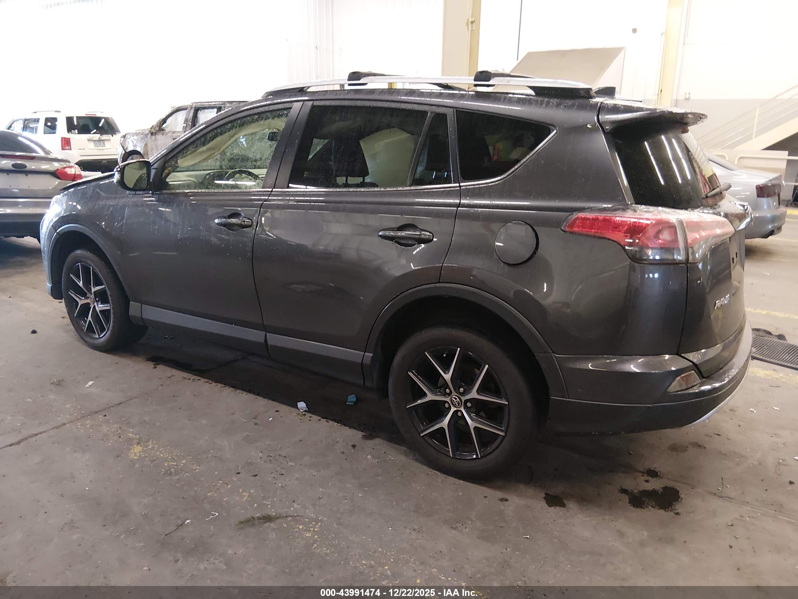 TOYOTA RAV4 image 3