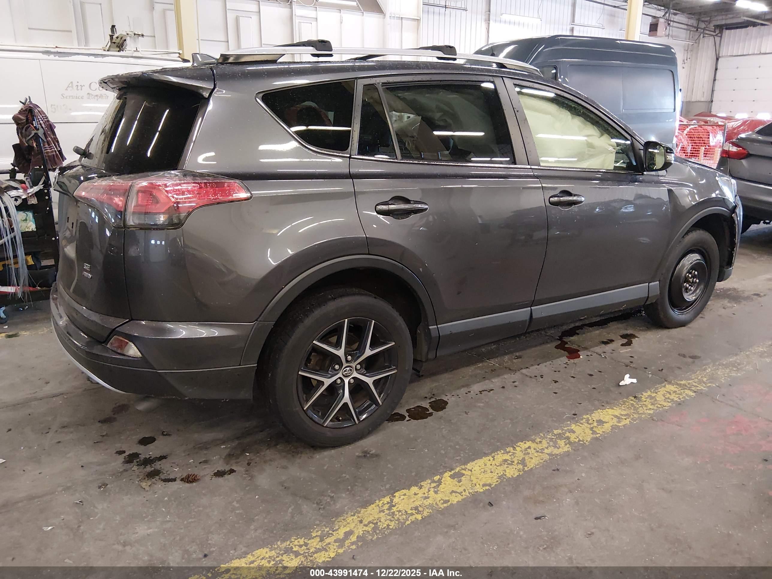 TOYOTA RAV4 image 4