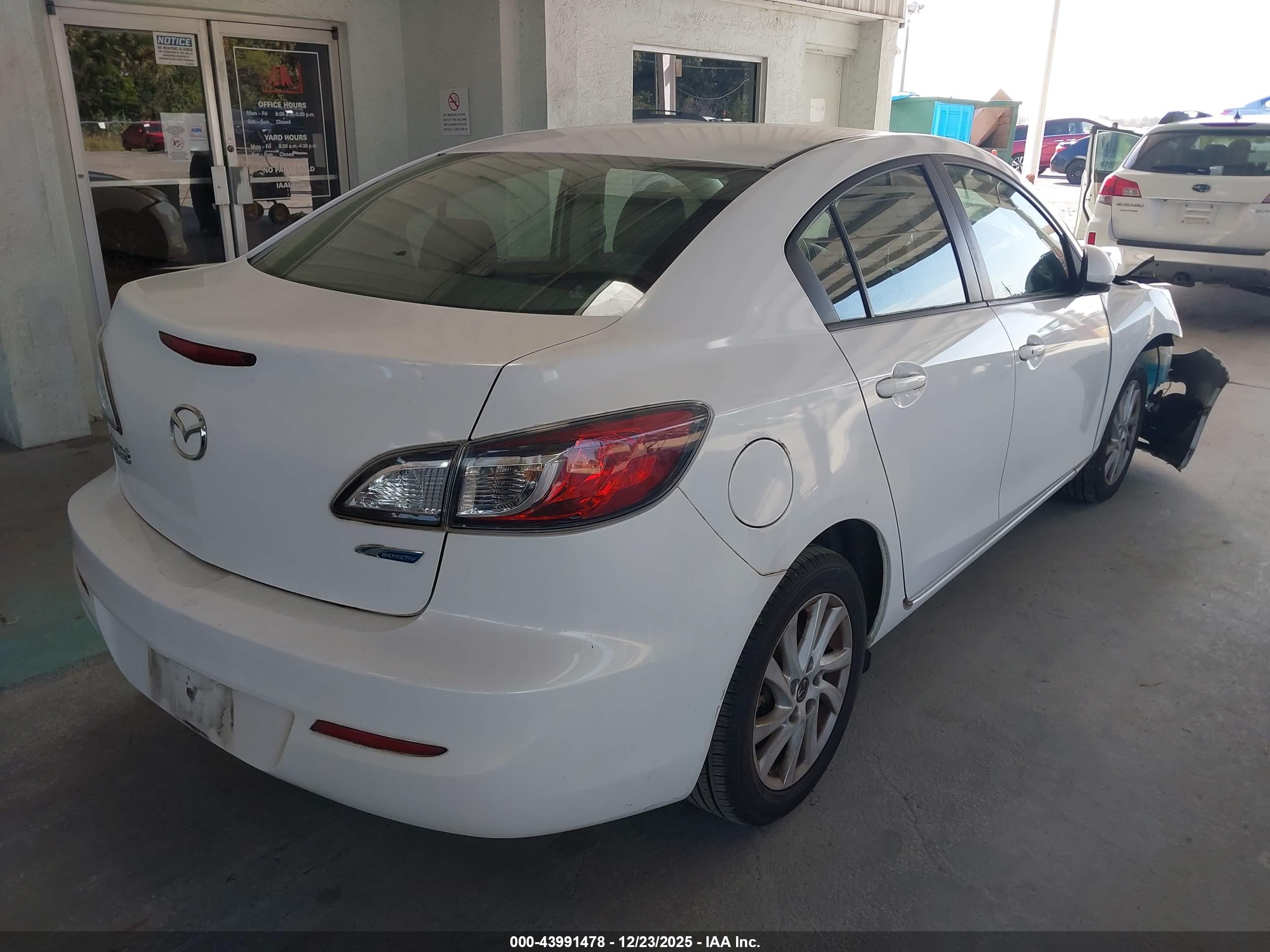 MAZDA MAZDA3 image 4