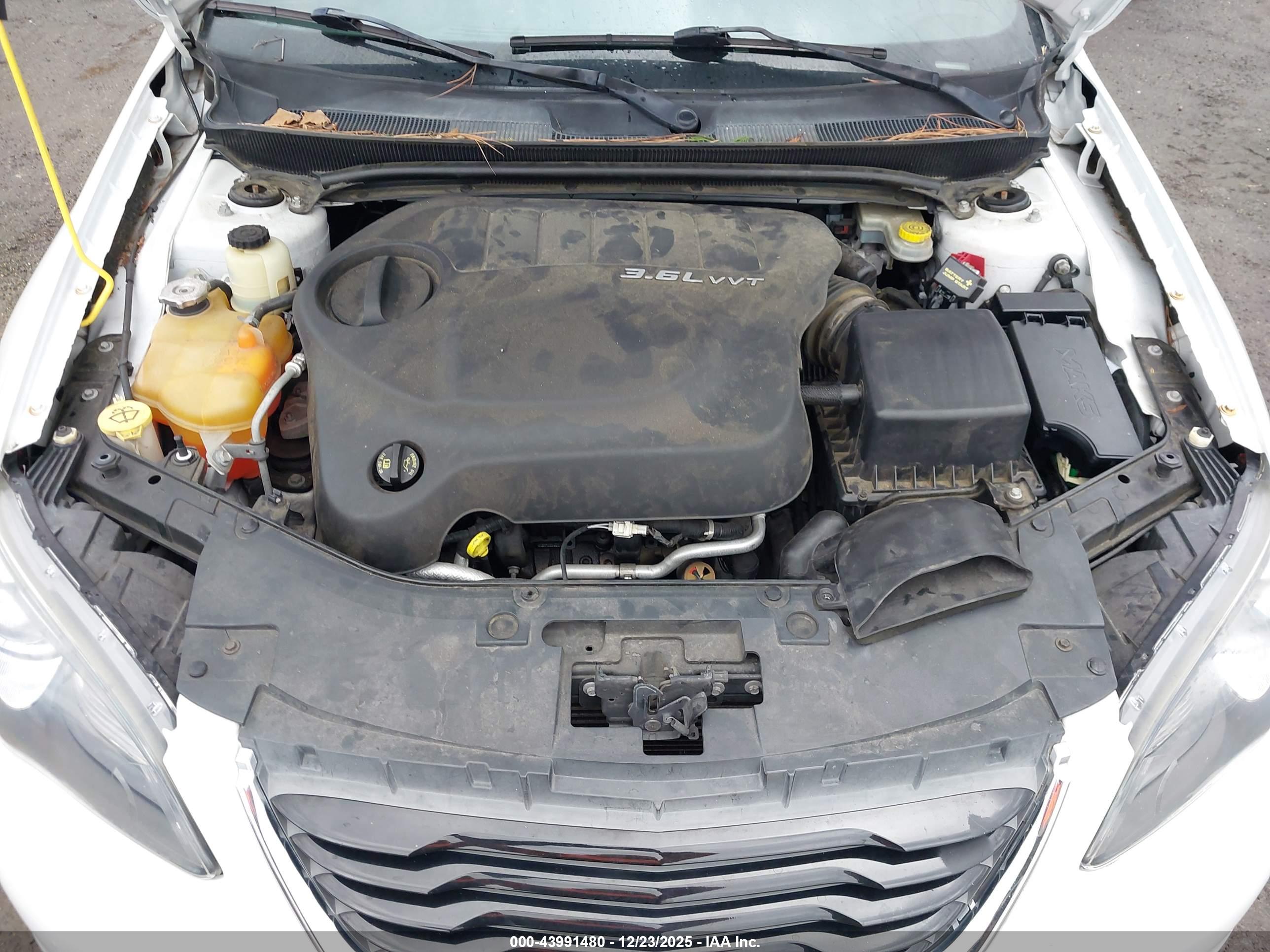 CHRYSLER 200 image 10