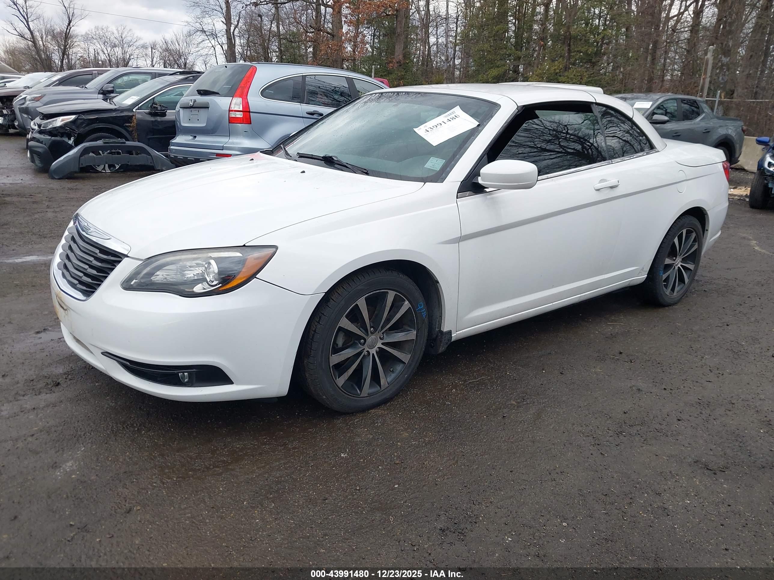CHRYSLER 200 image 2