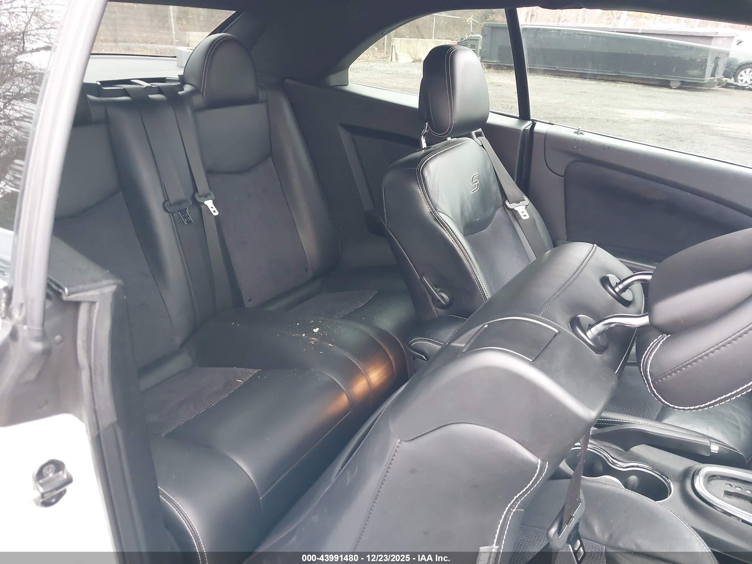 CHRYSLER 200 image 8