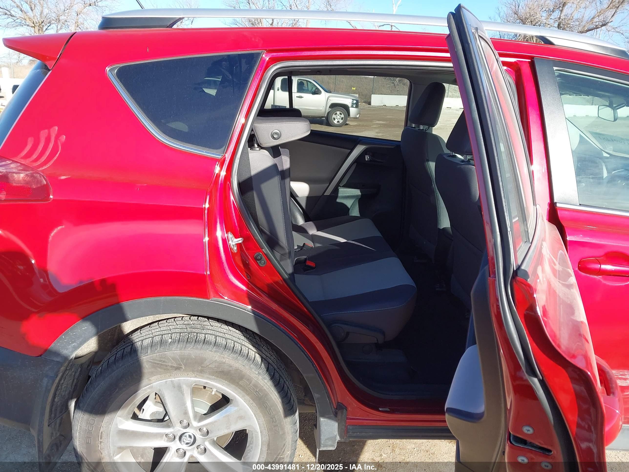 TOYOTA RAV4 image 8