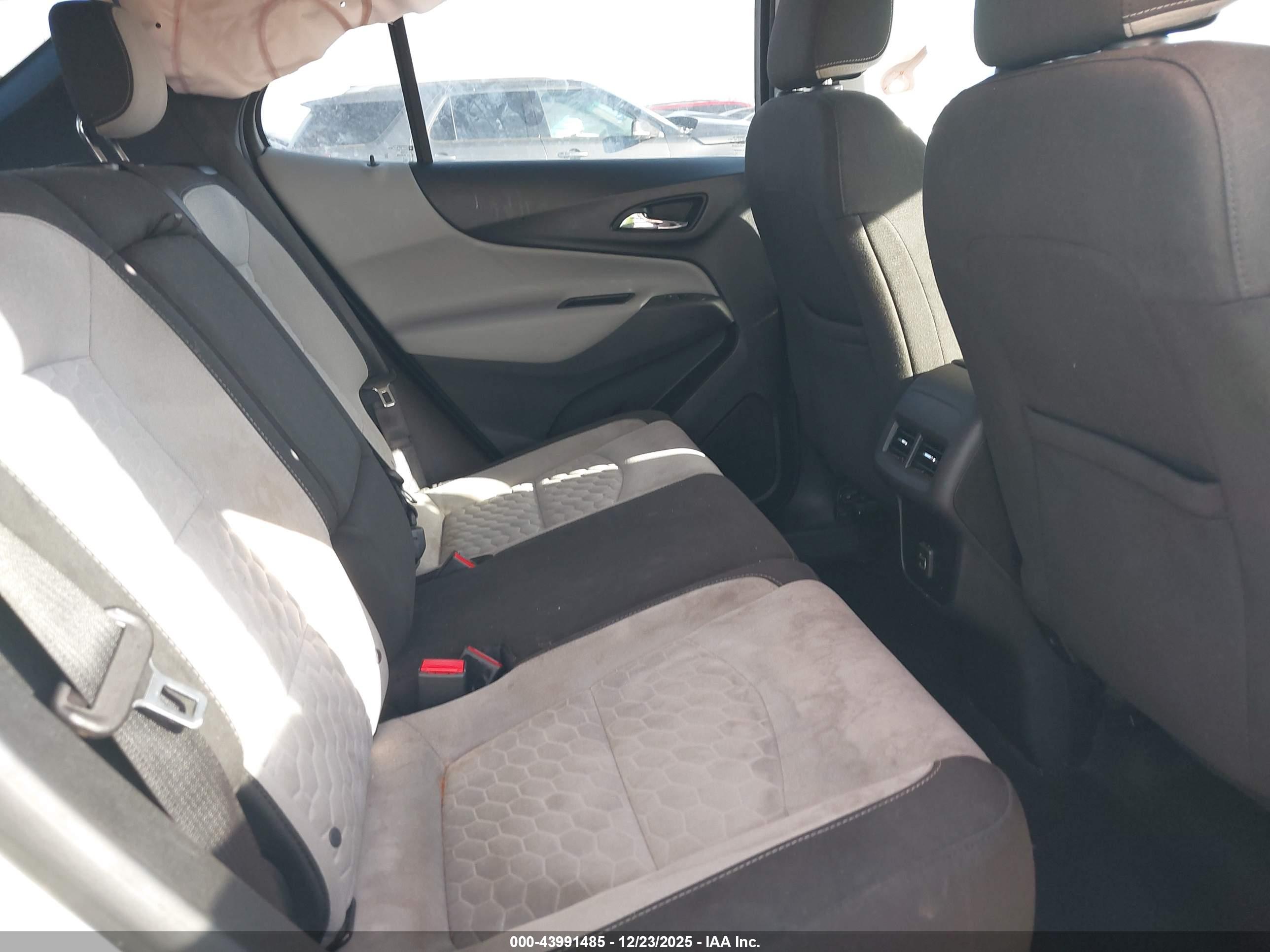 CHEVROLET EQUINOX image 8