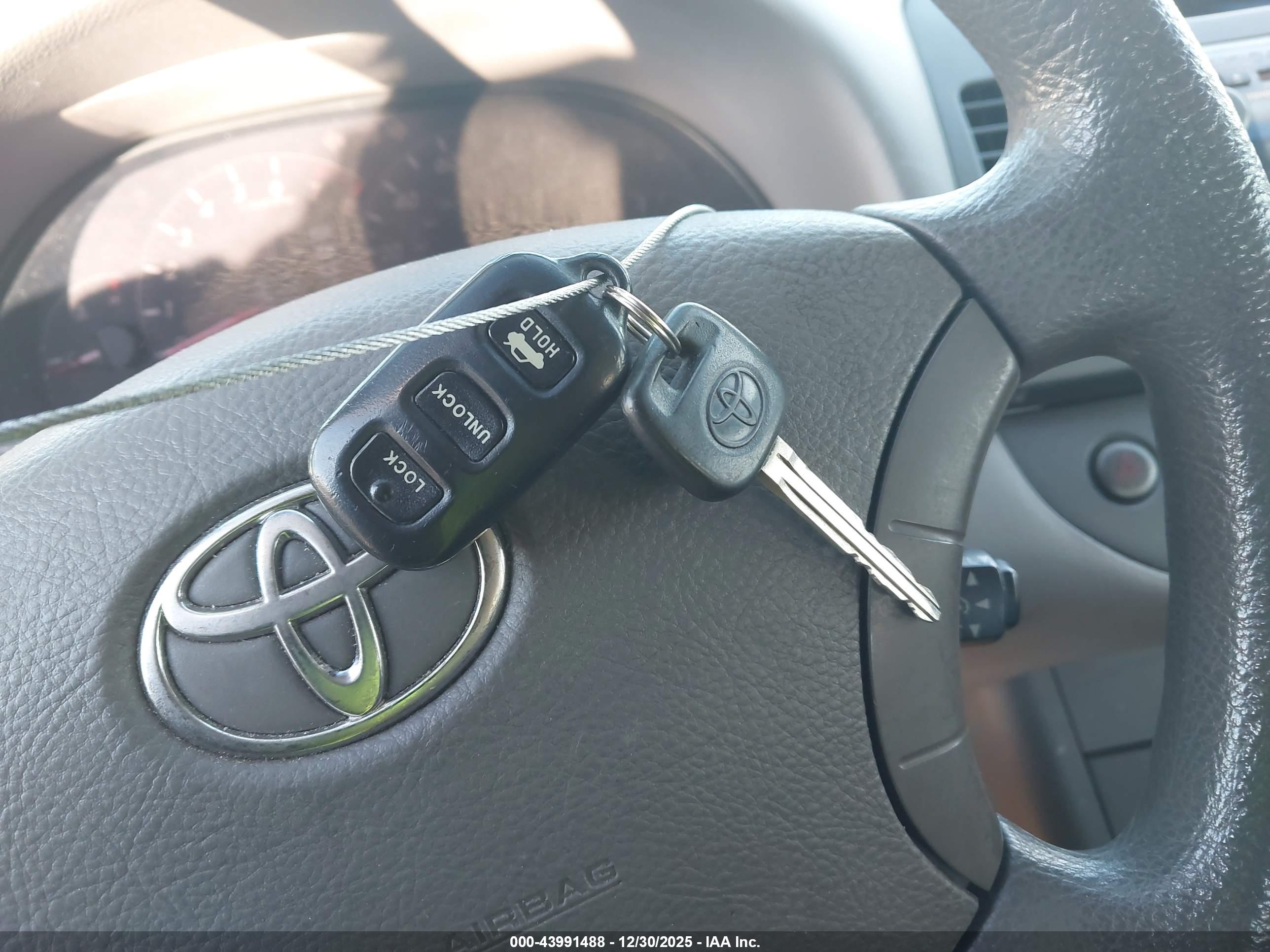 TOYOTA CAMRY image 11