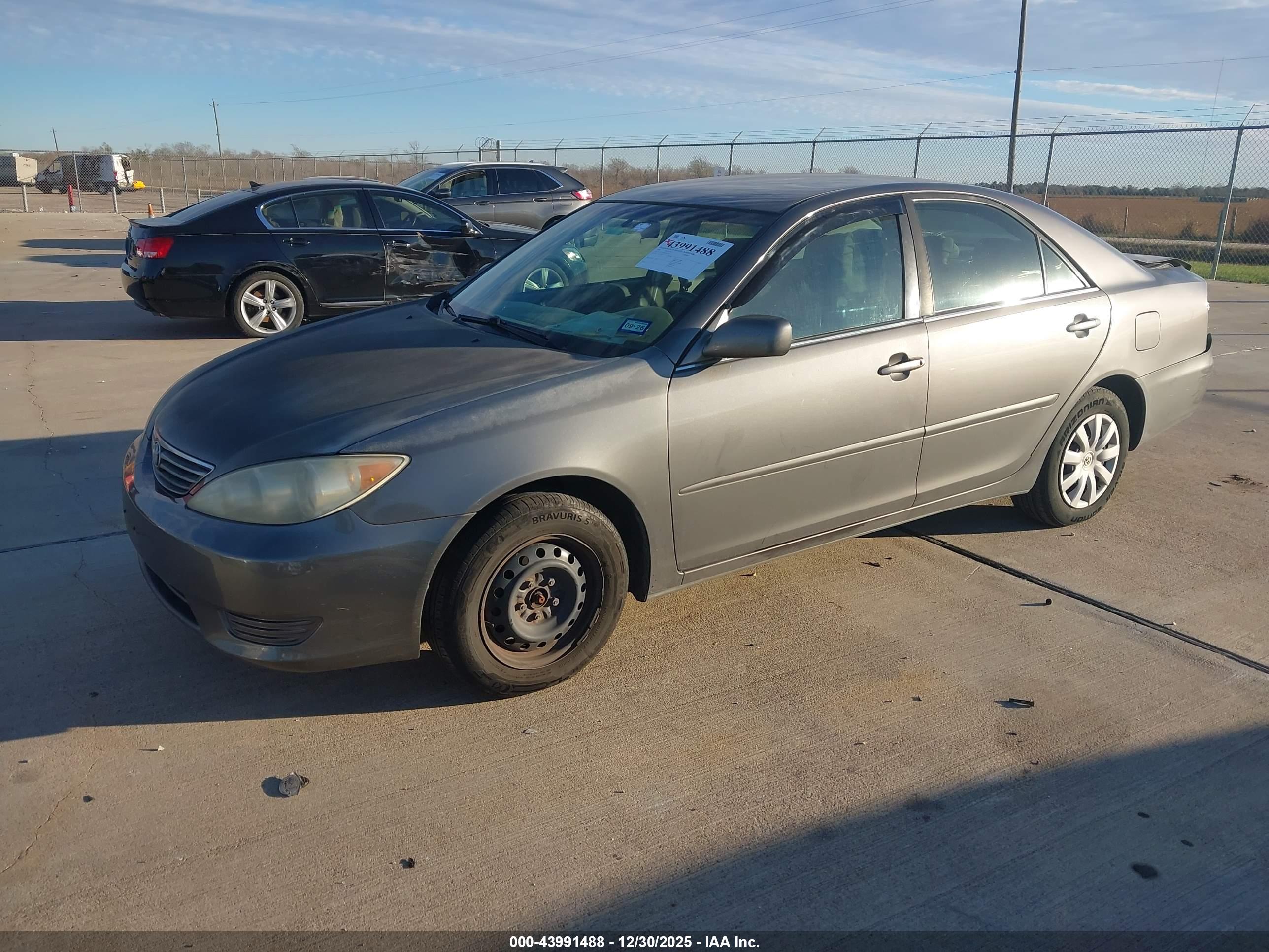 TOYOTA CAMRY image 2