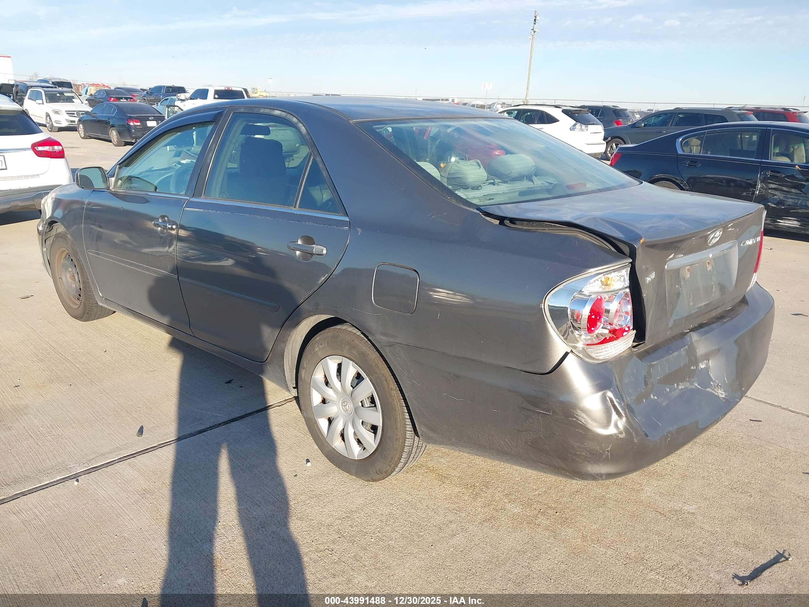 TOYOTA CAMRY image 3