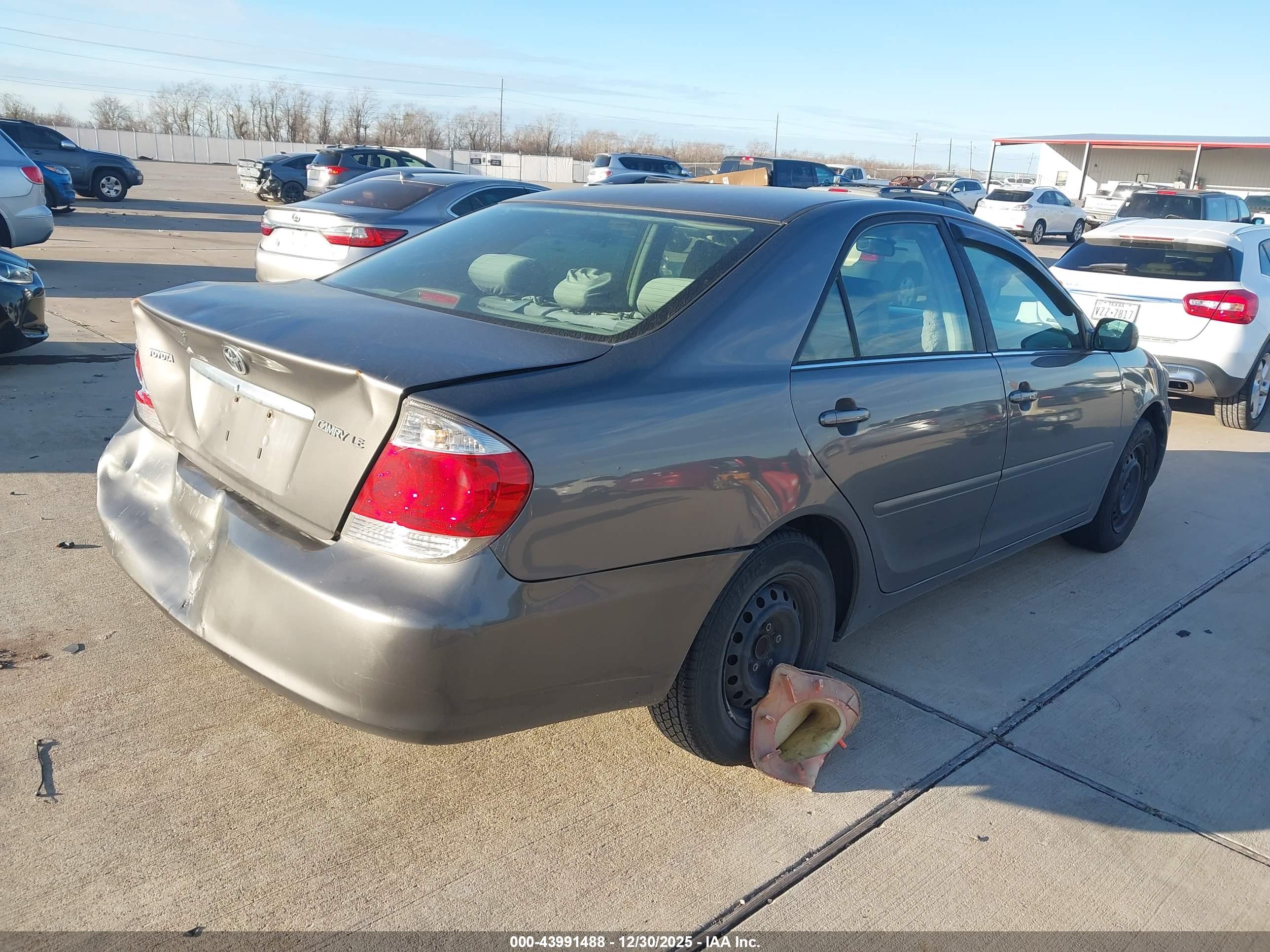 TOYOTA CAMRY image 4