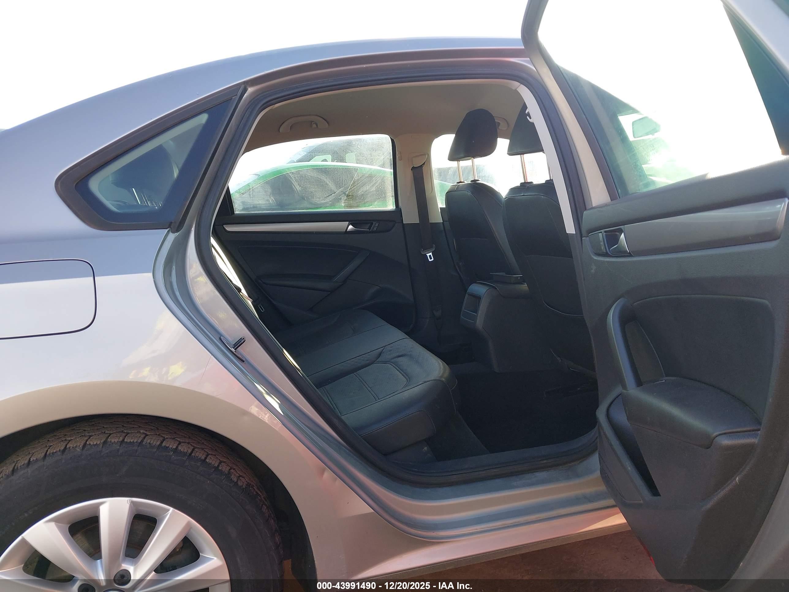 VOLKSWAGEN PASSAT image 8