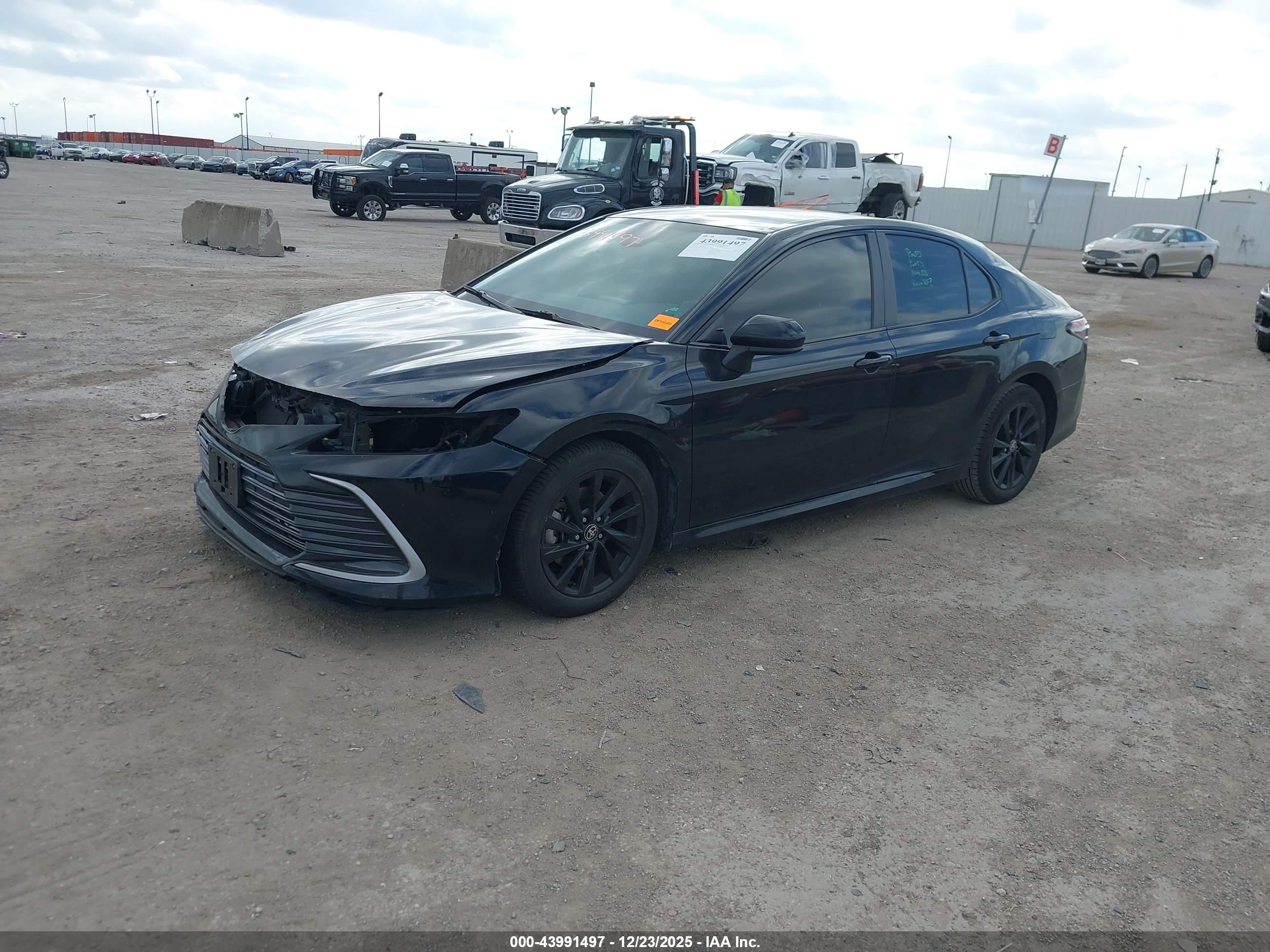 TOYOTA CAMRY image 2