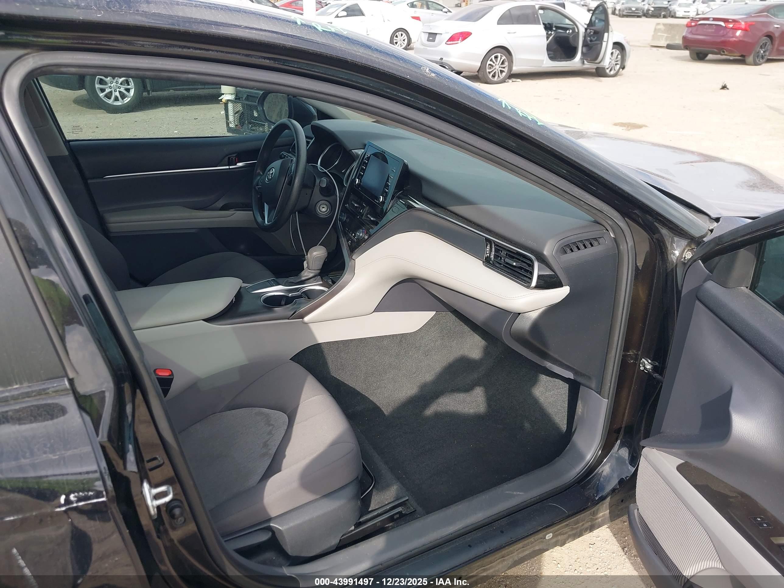TOYOTA CAMRY image 5