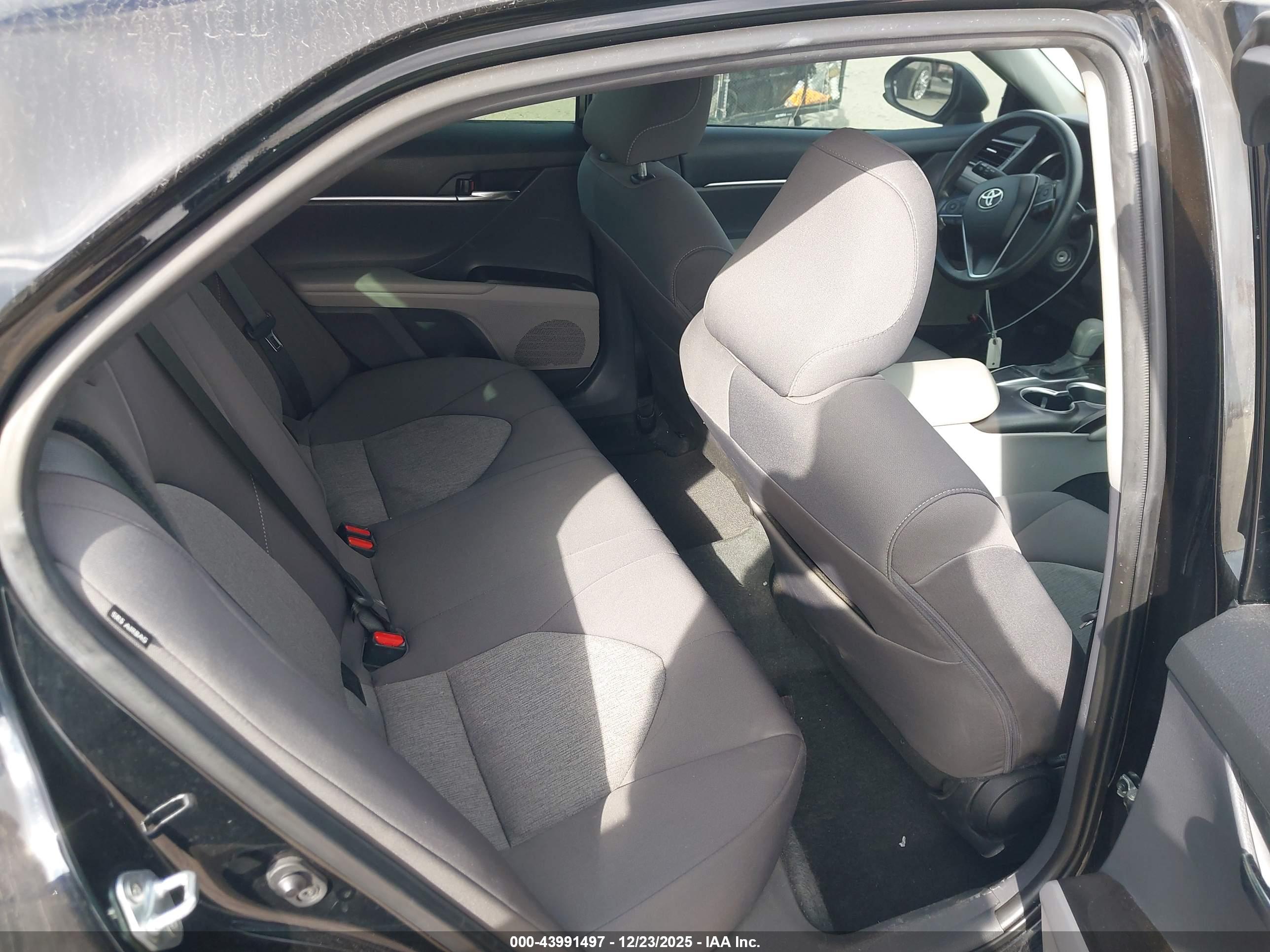 TOYOTA CAMRY image 8