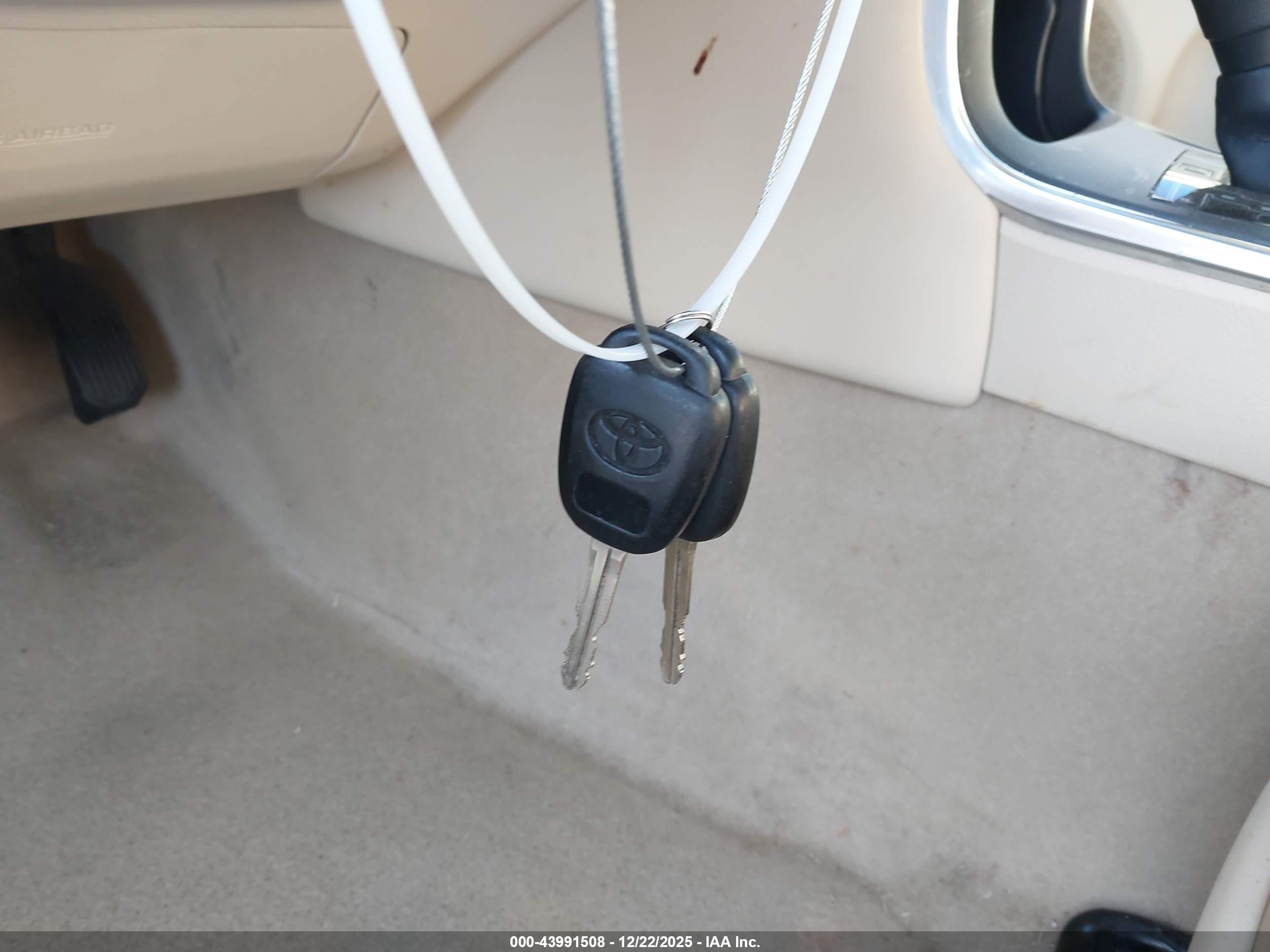 TOYOTA CAMRY image 11
