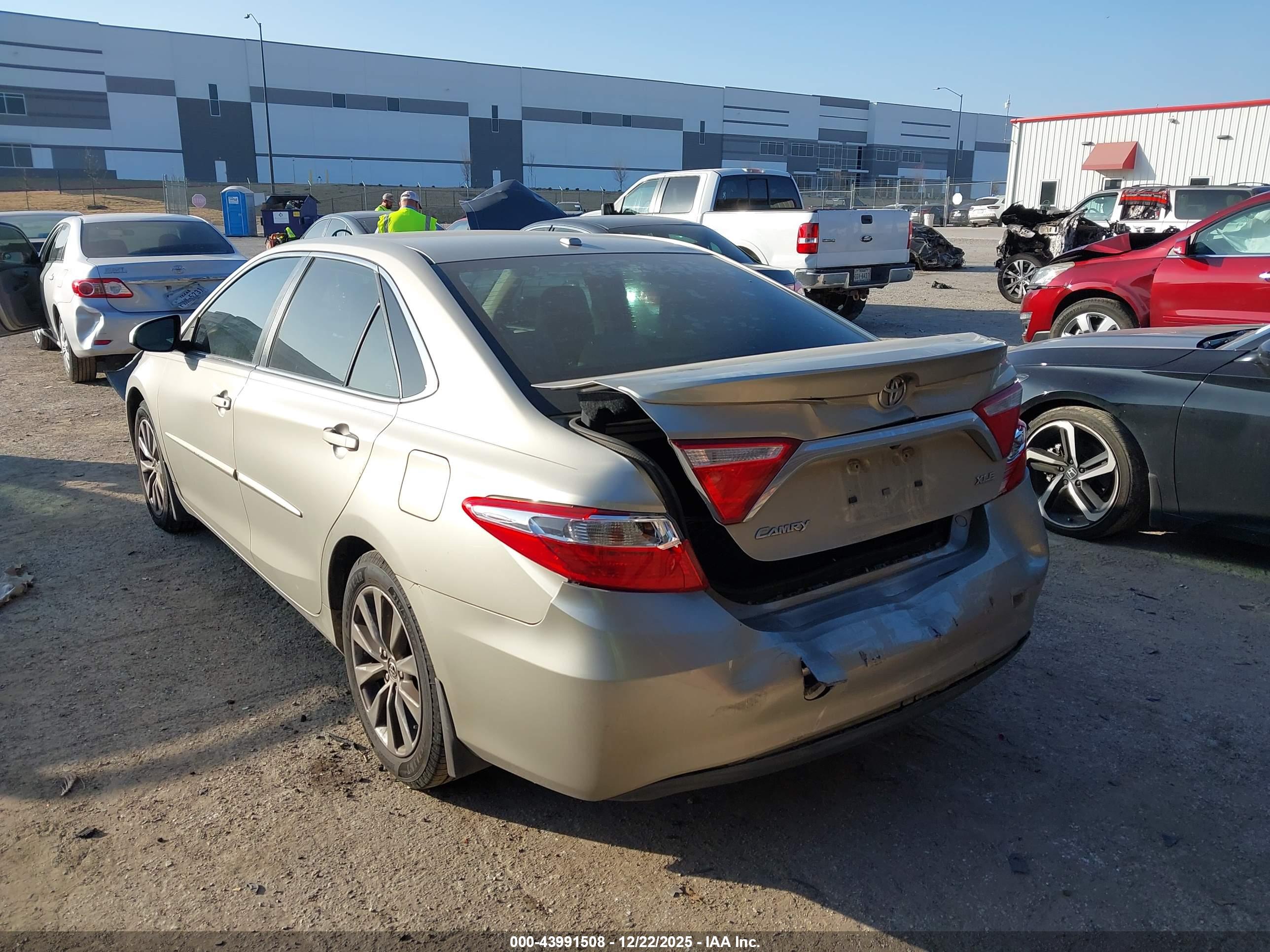 TOYOTA CAMRY image 3