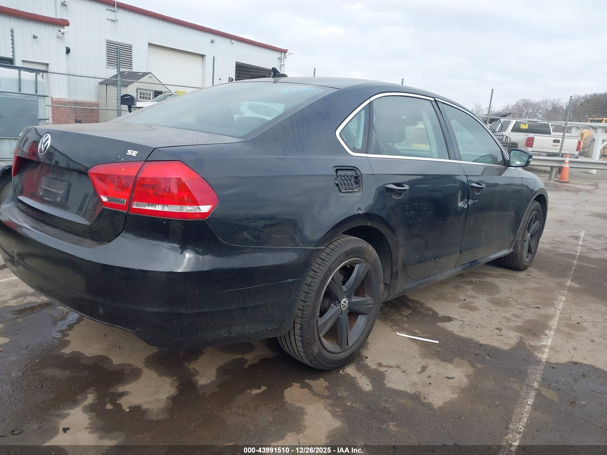 VOLKSWAGEN PASSAT image 4