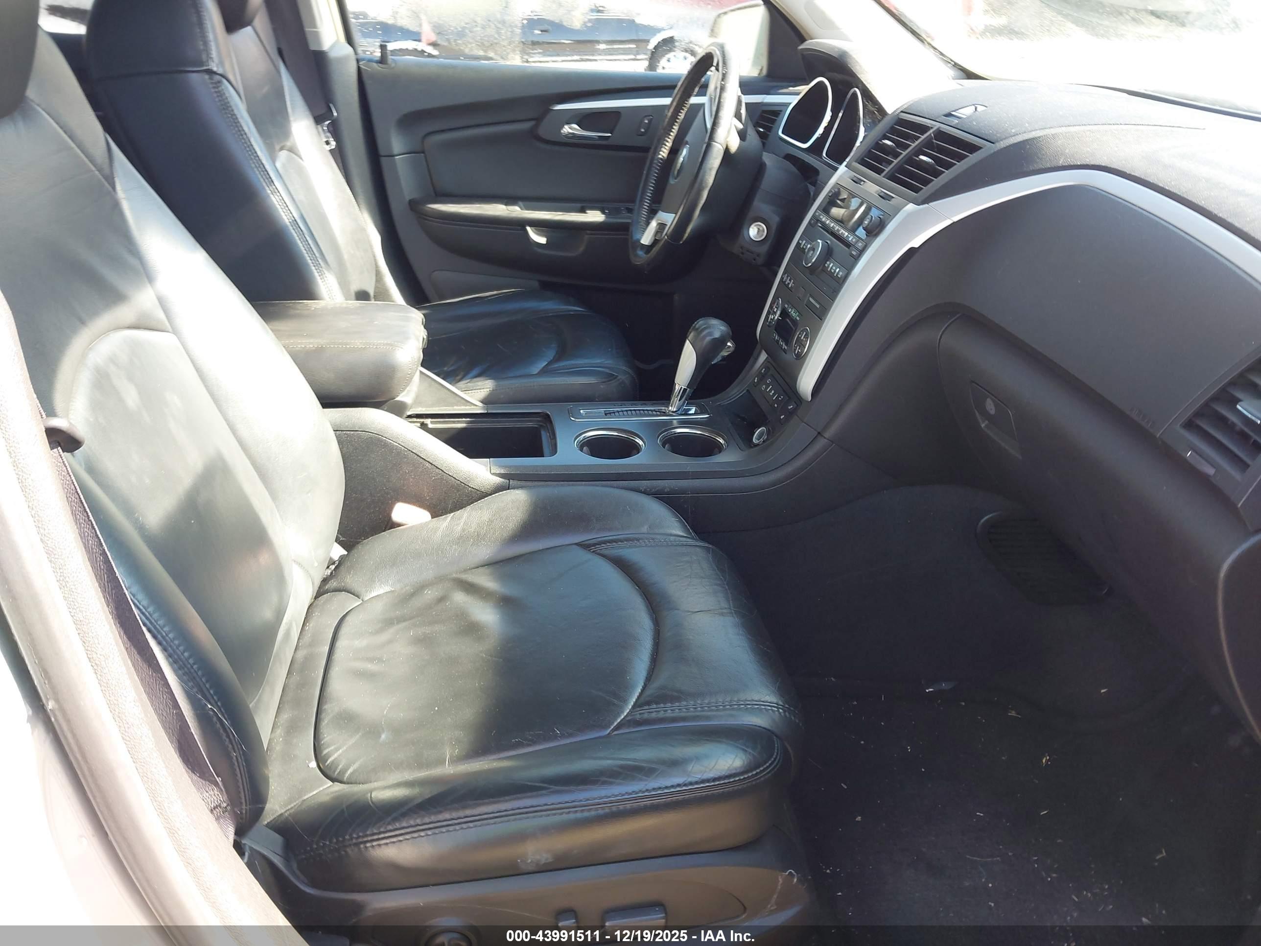 CHEVROLET TRAVERSE image 5