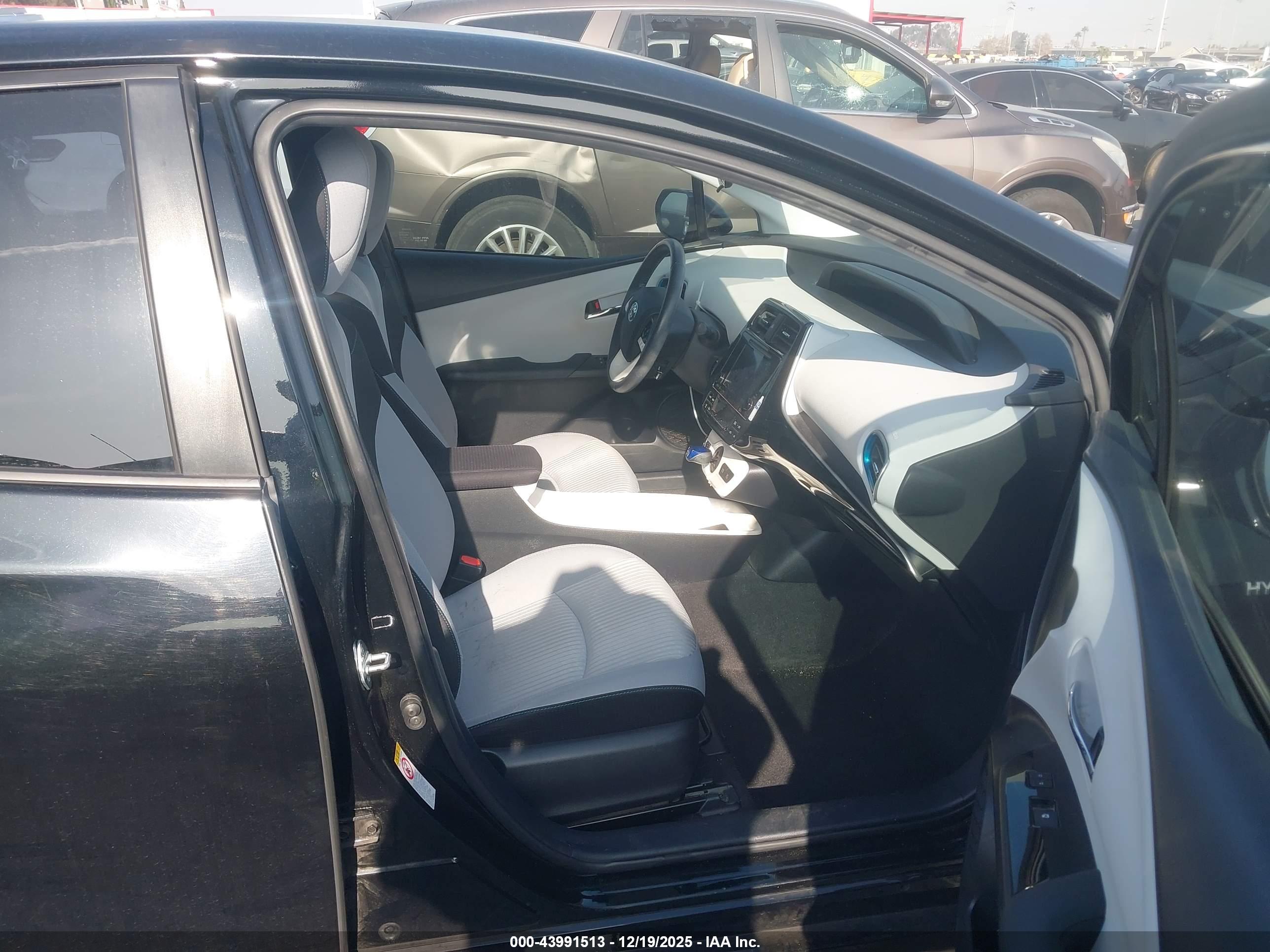 TOYOTA PRIUS image 5