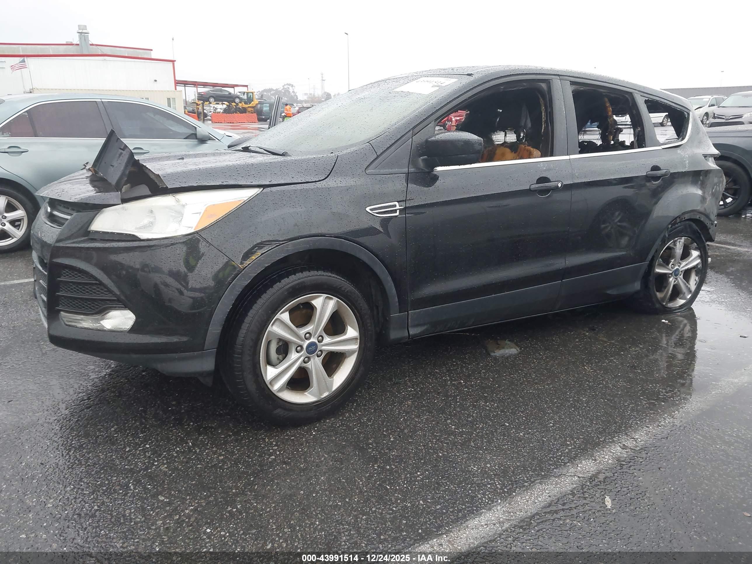FORD ESCAPE image 2