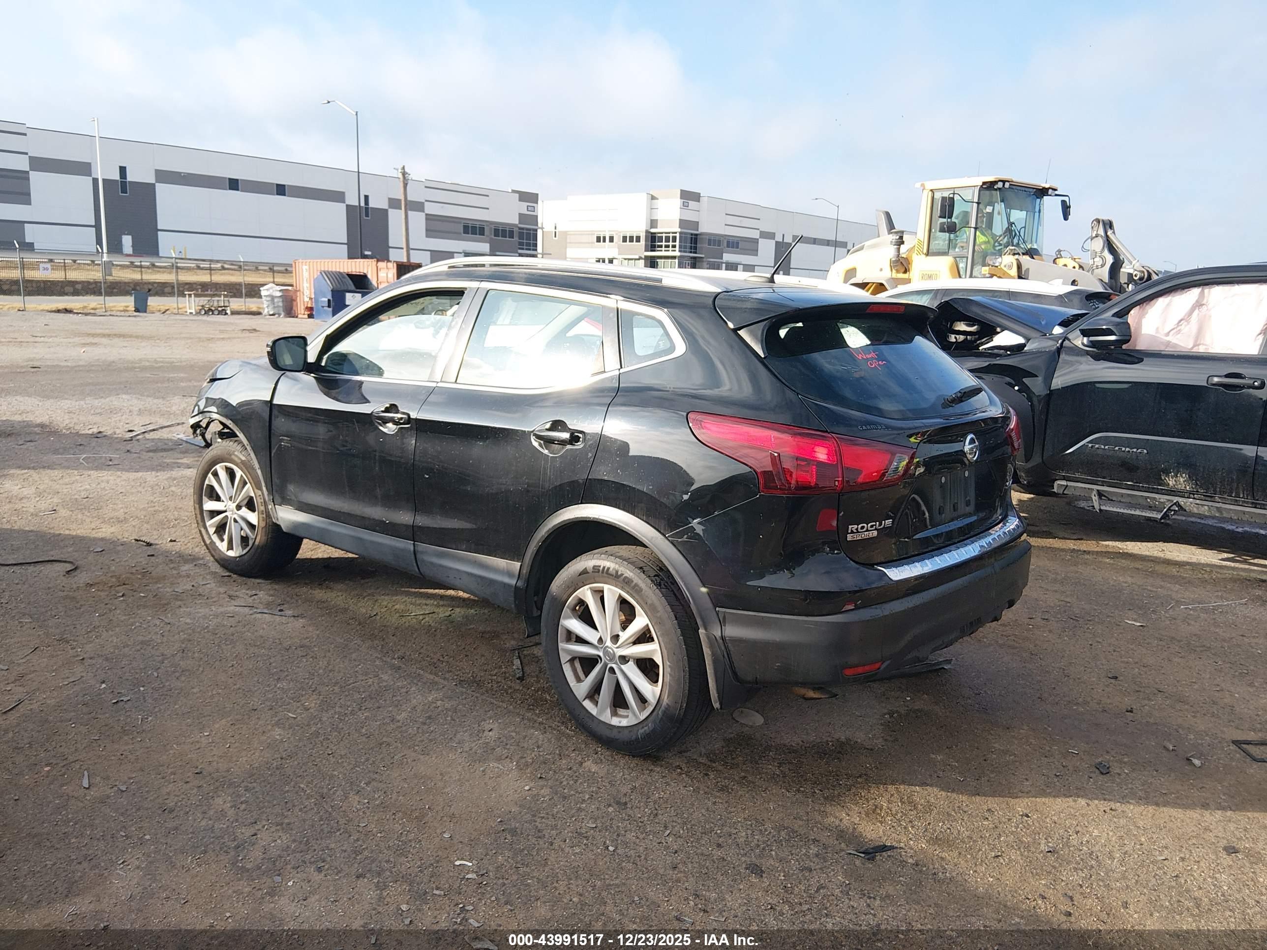 NISSAN ROGUE image 3