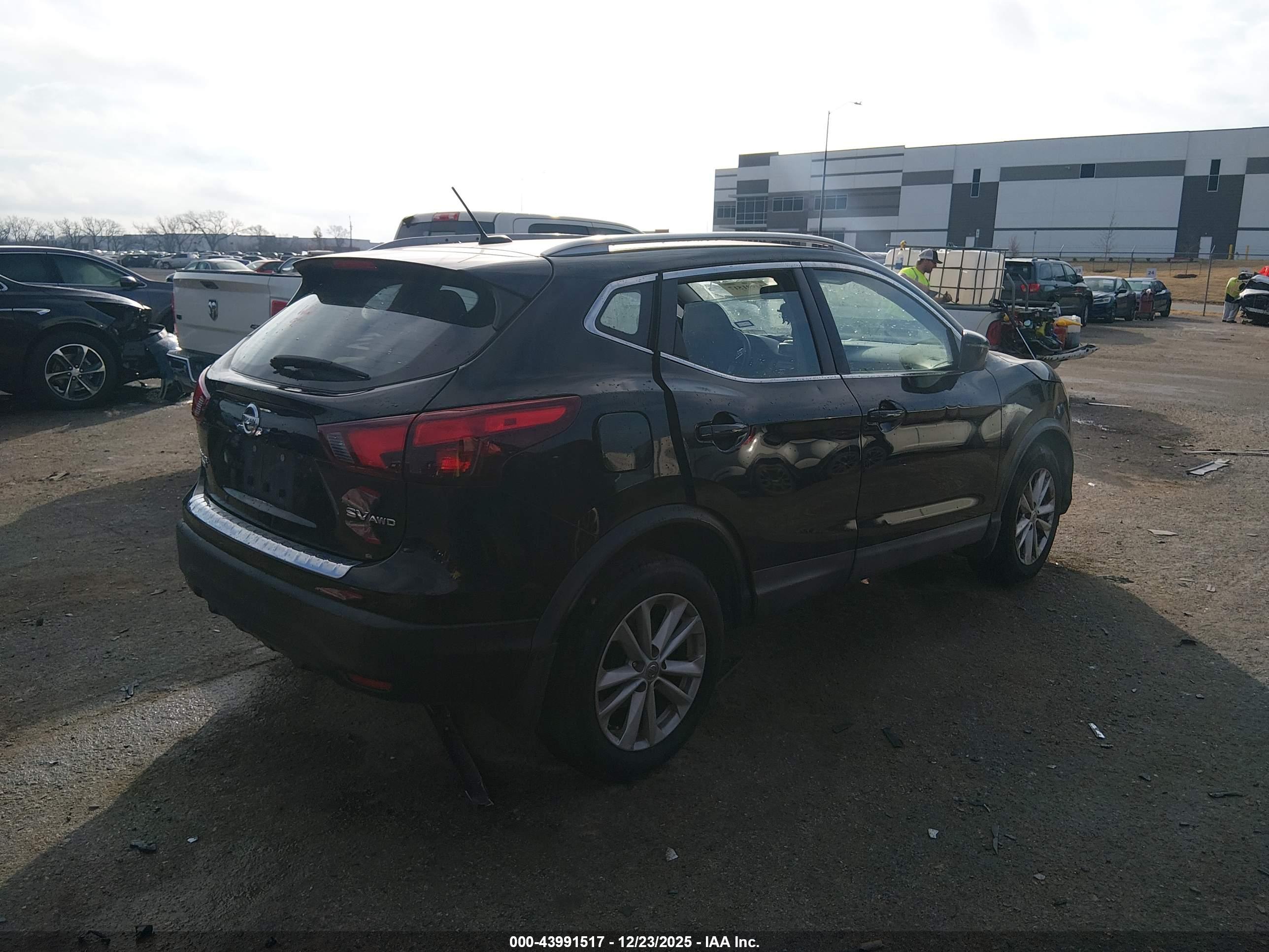 NISSAN ROGUE image 4
