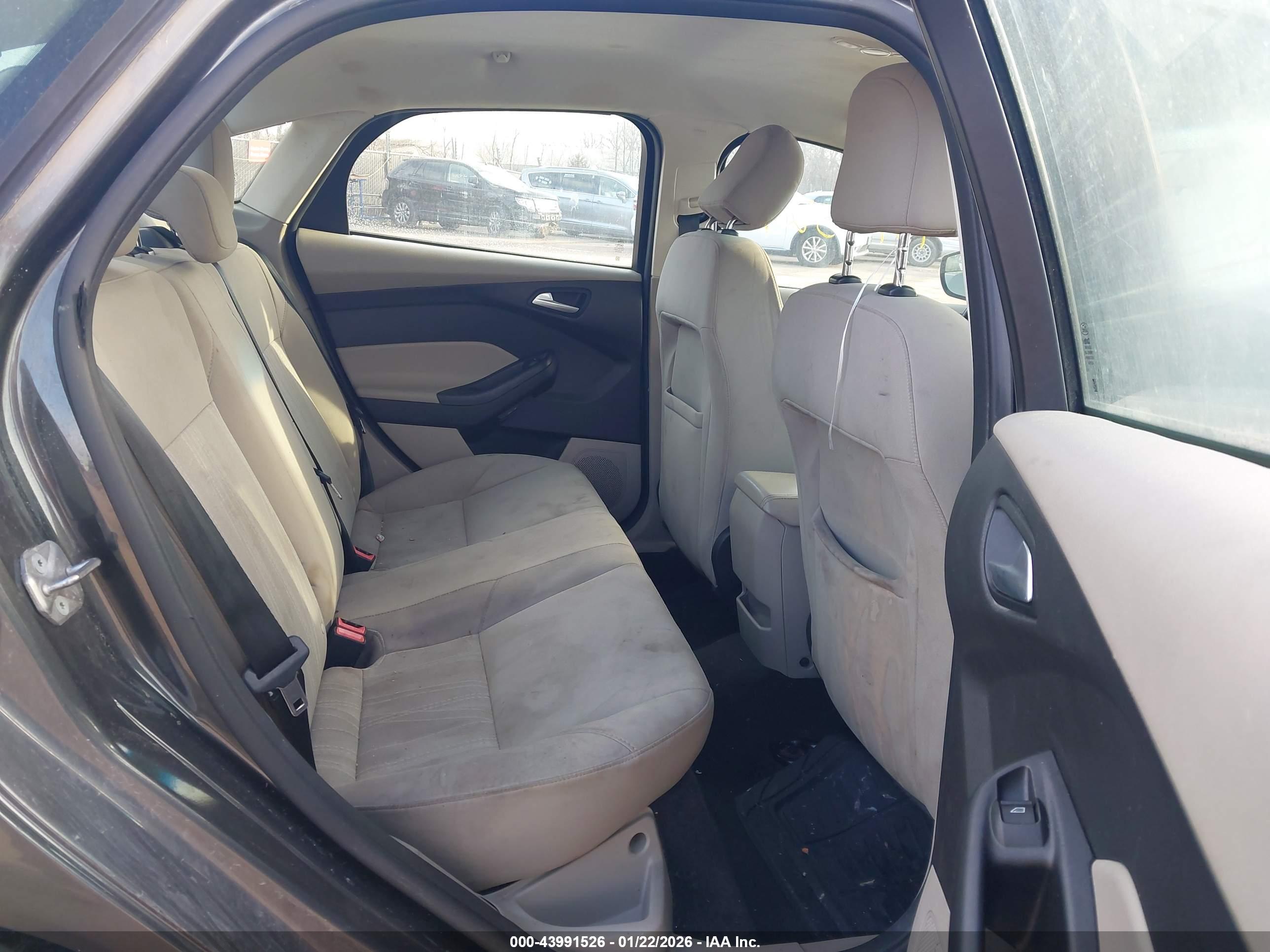 FORD FOCUS image 8