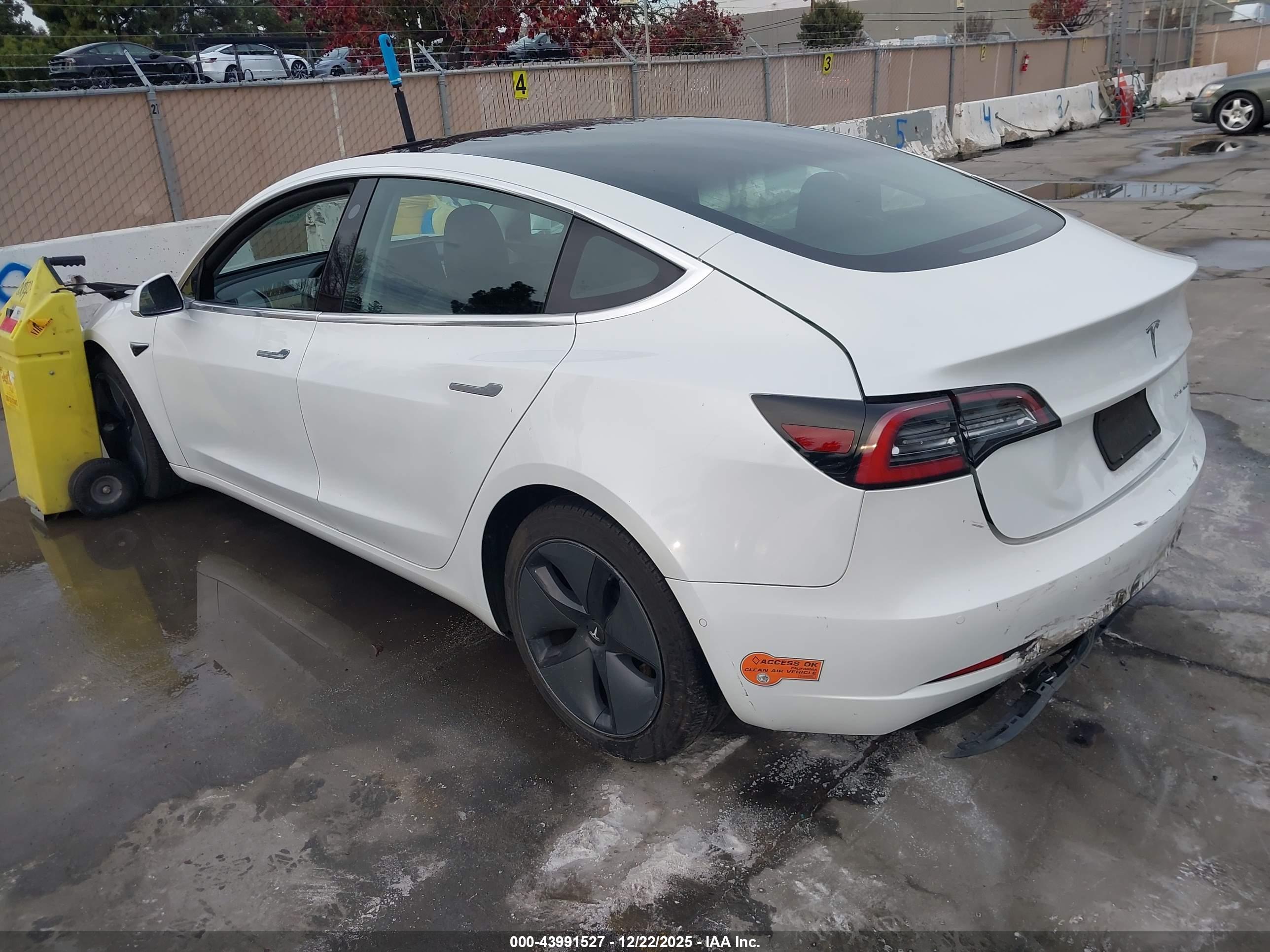 TESLA MODEL image 3