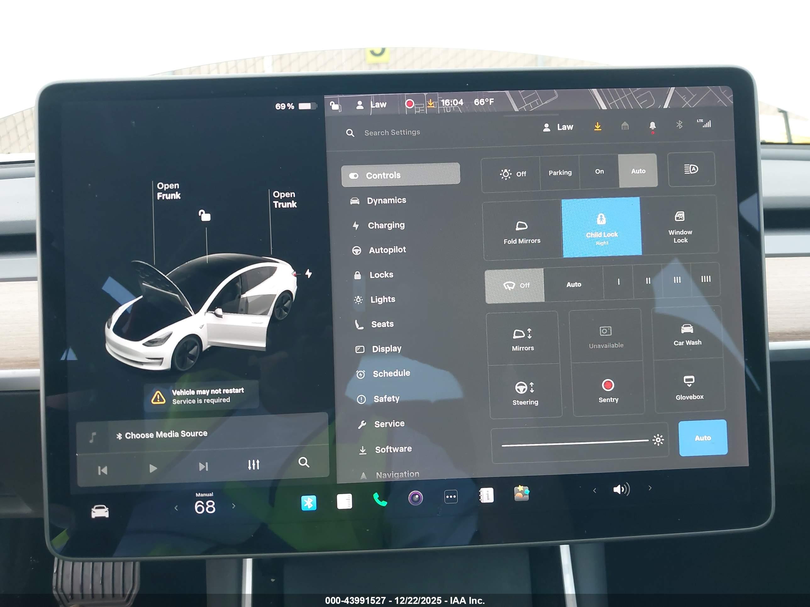 TESLA MODEL image 7