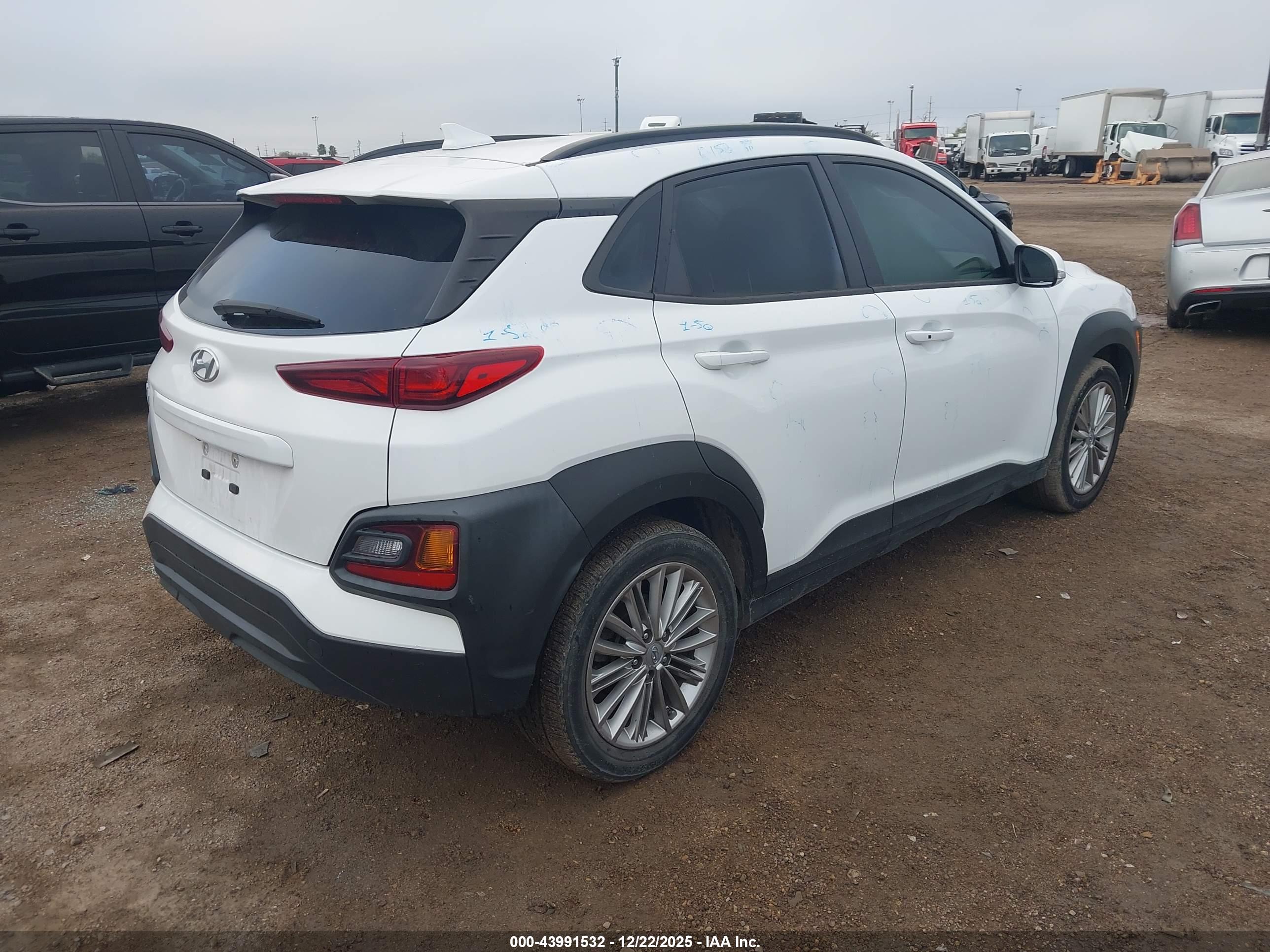 HYUNDAI KONA image 4