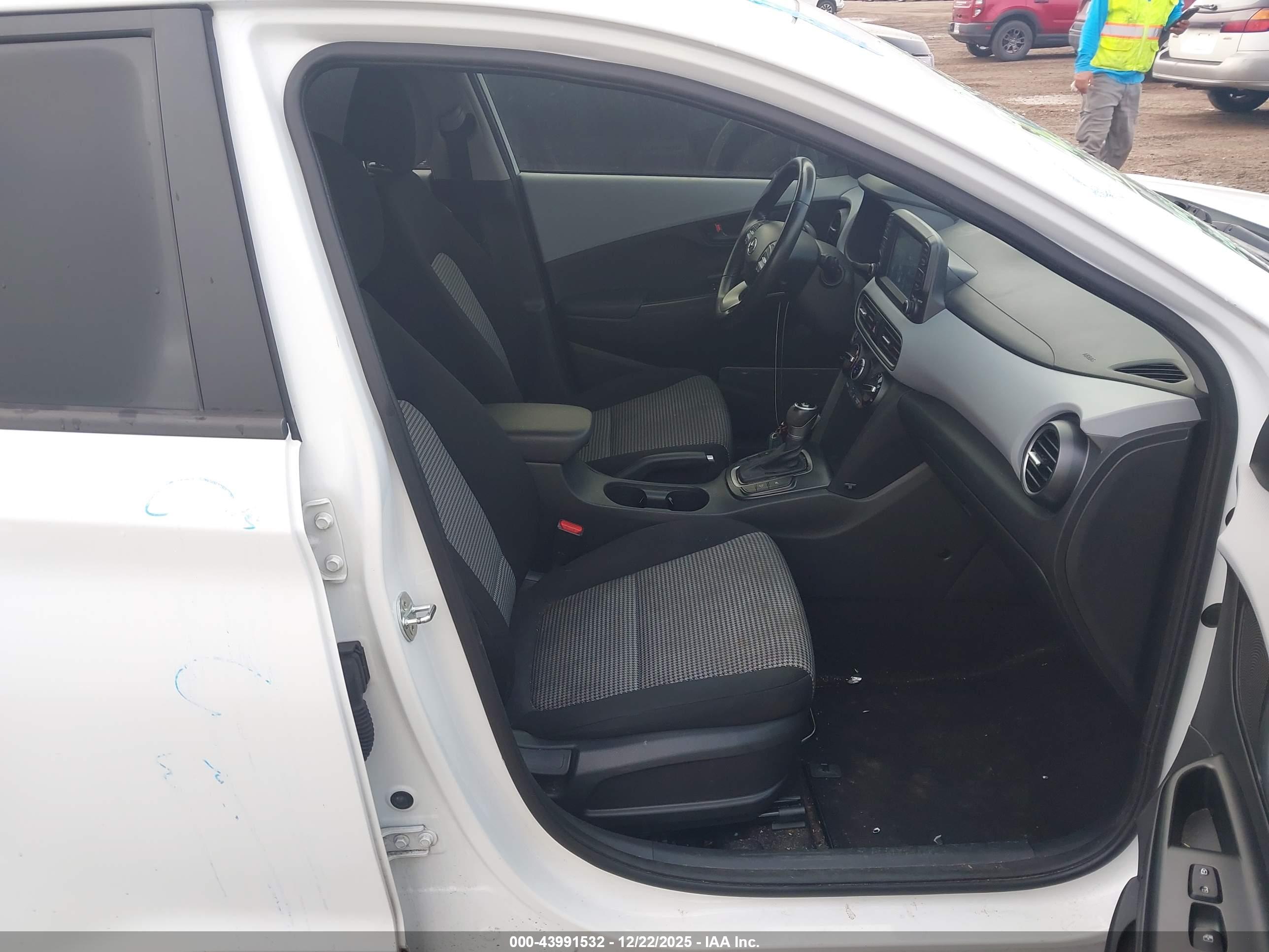 HYUNDAI KONA image 5