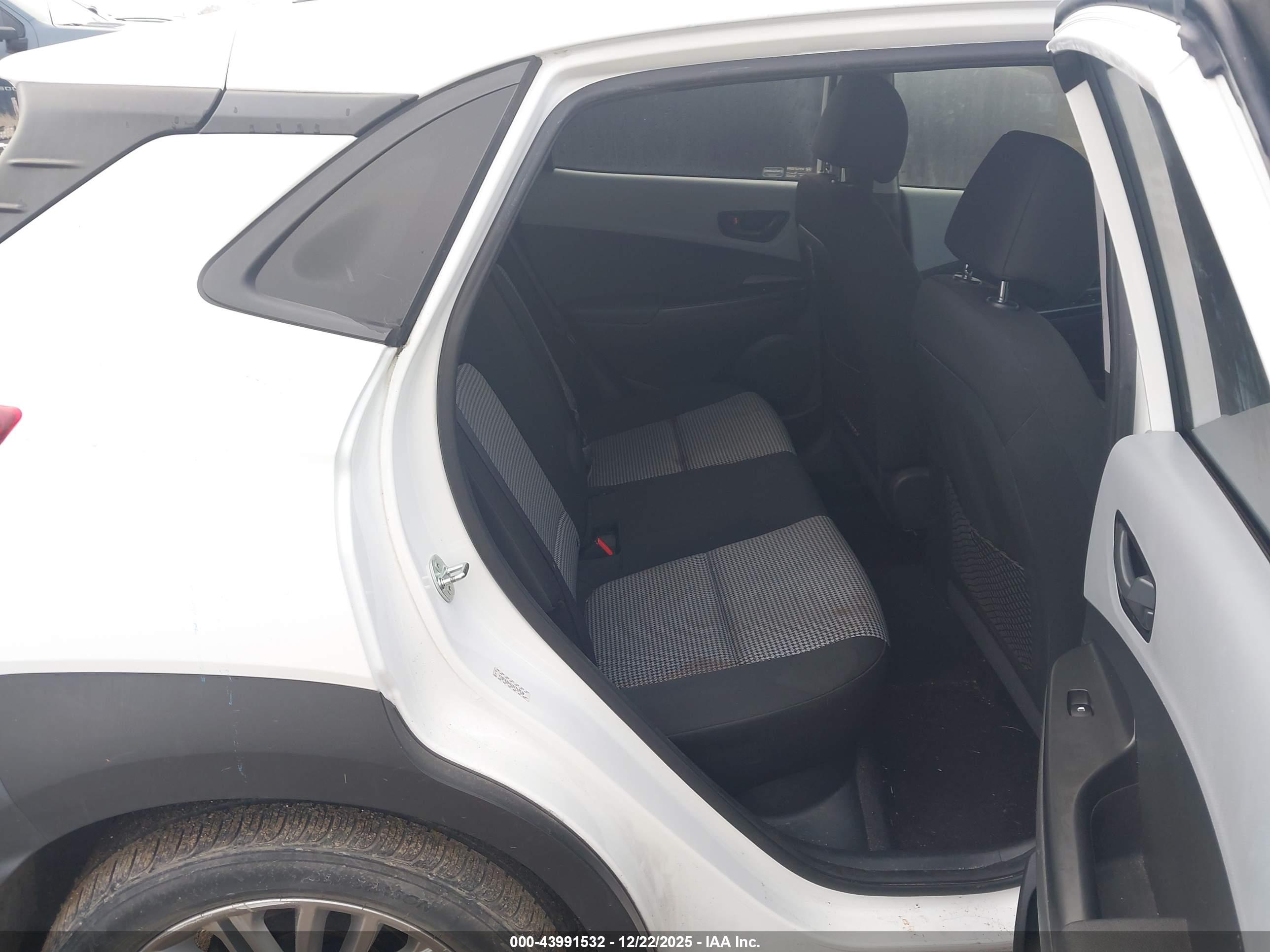 HYUNDAI KONA image 8