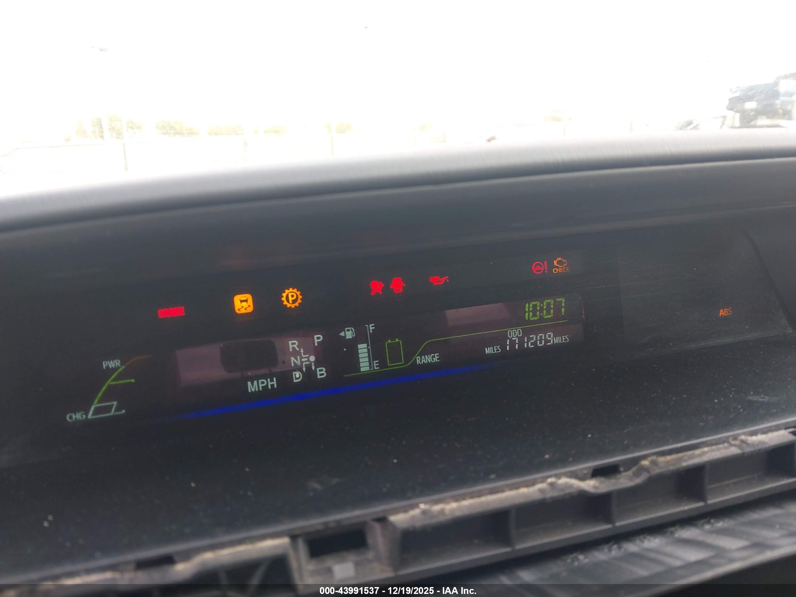 TOYOTA PRIUS image 7