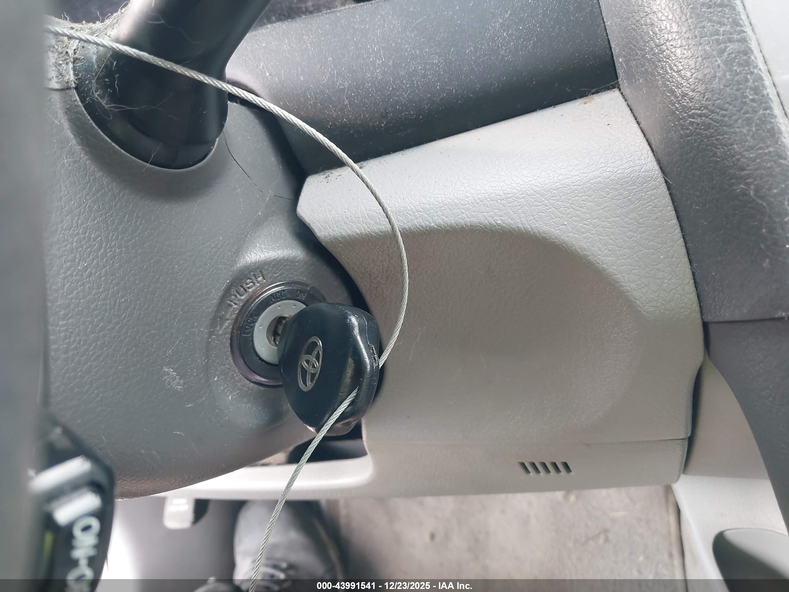 TOYOTA CAMRY image 11