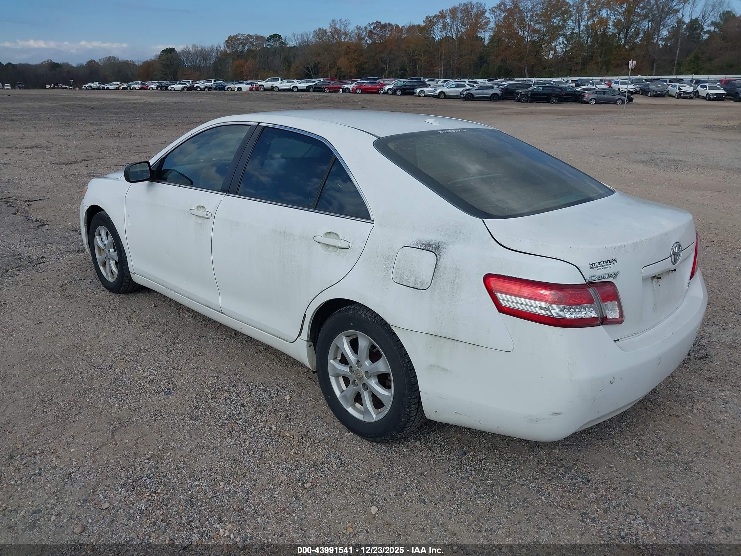 TOYOTA CAMRY image 3