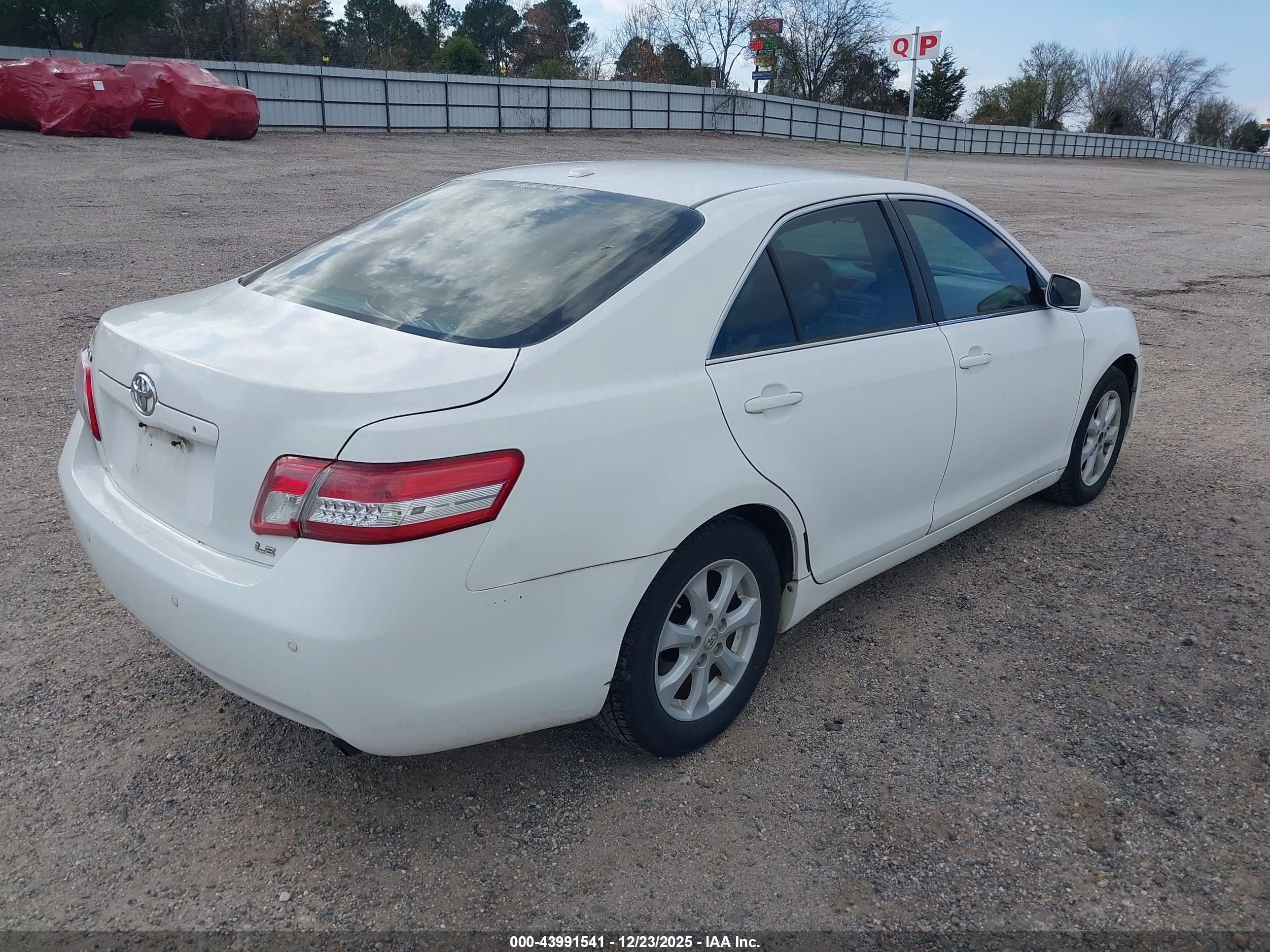 TOYOTA CAMRY image 4