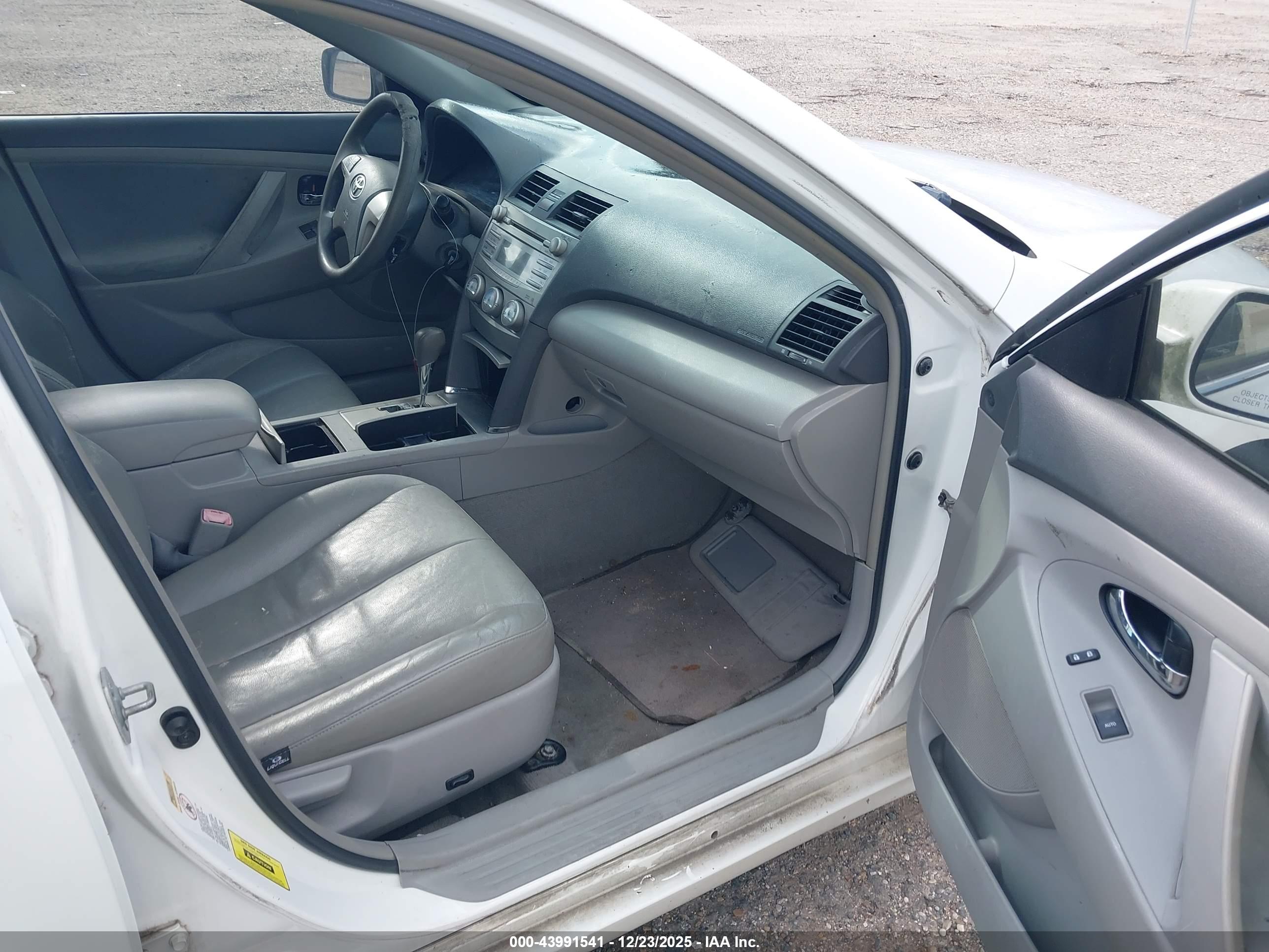 TOYOTA CAMRY image 5