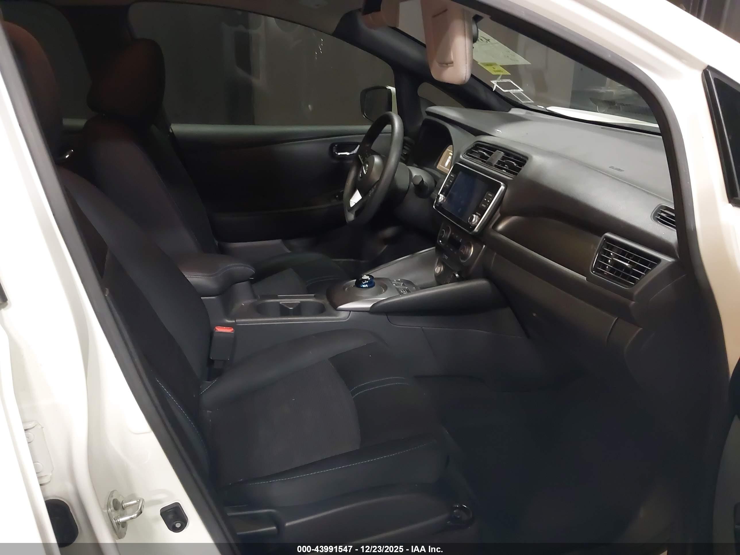 NISSAN LEAF image 5