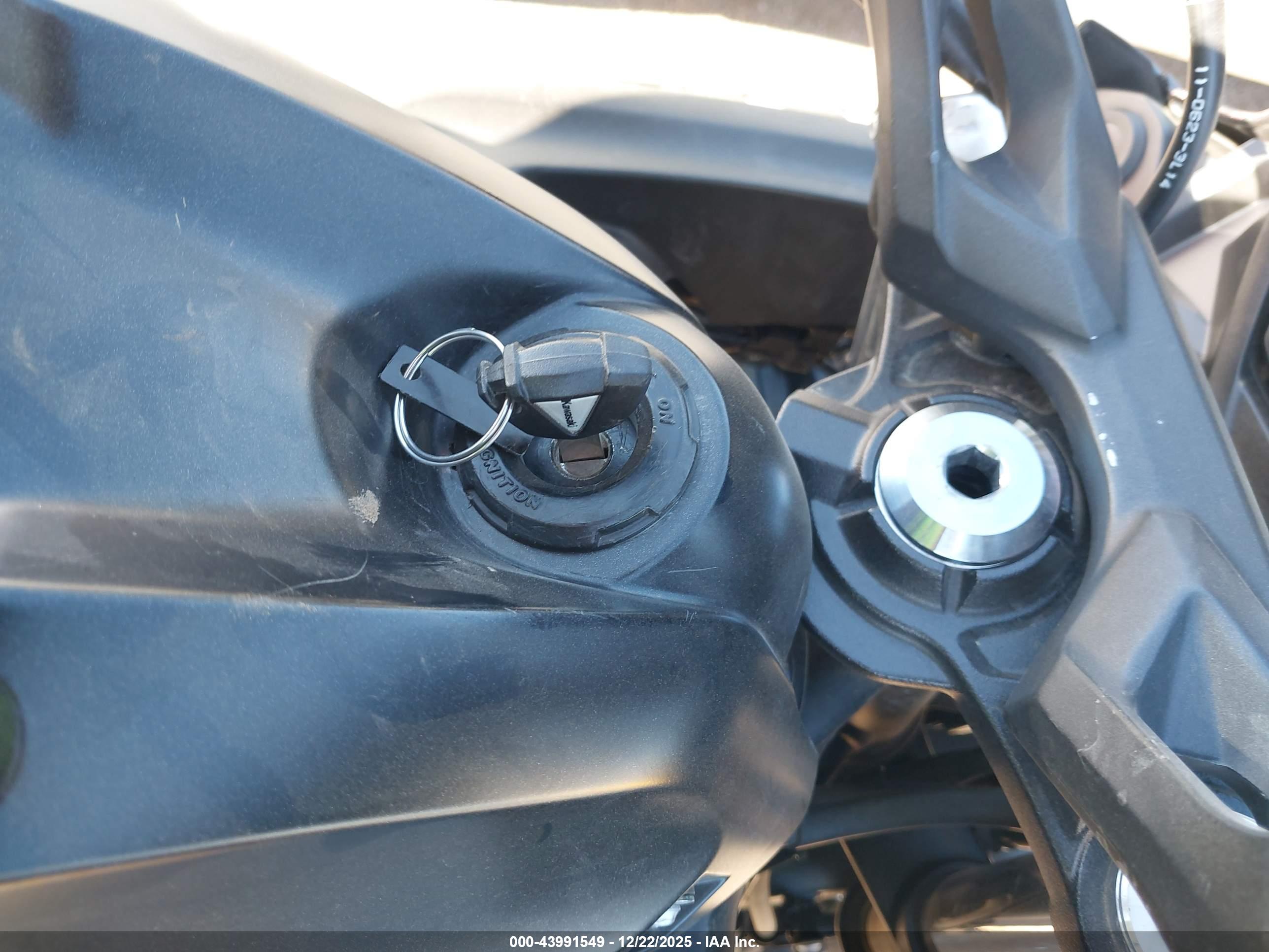 KAWASAKI EX650 image 11