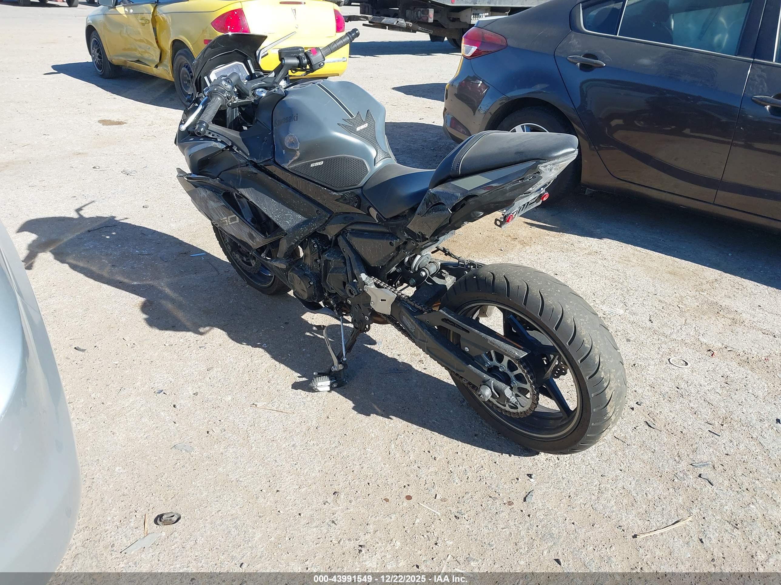KAWASAKI EX650 image 3